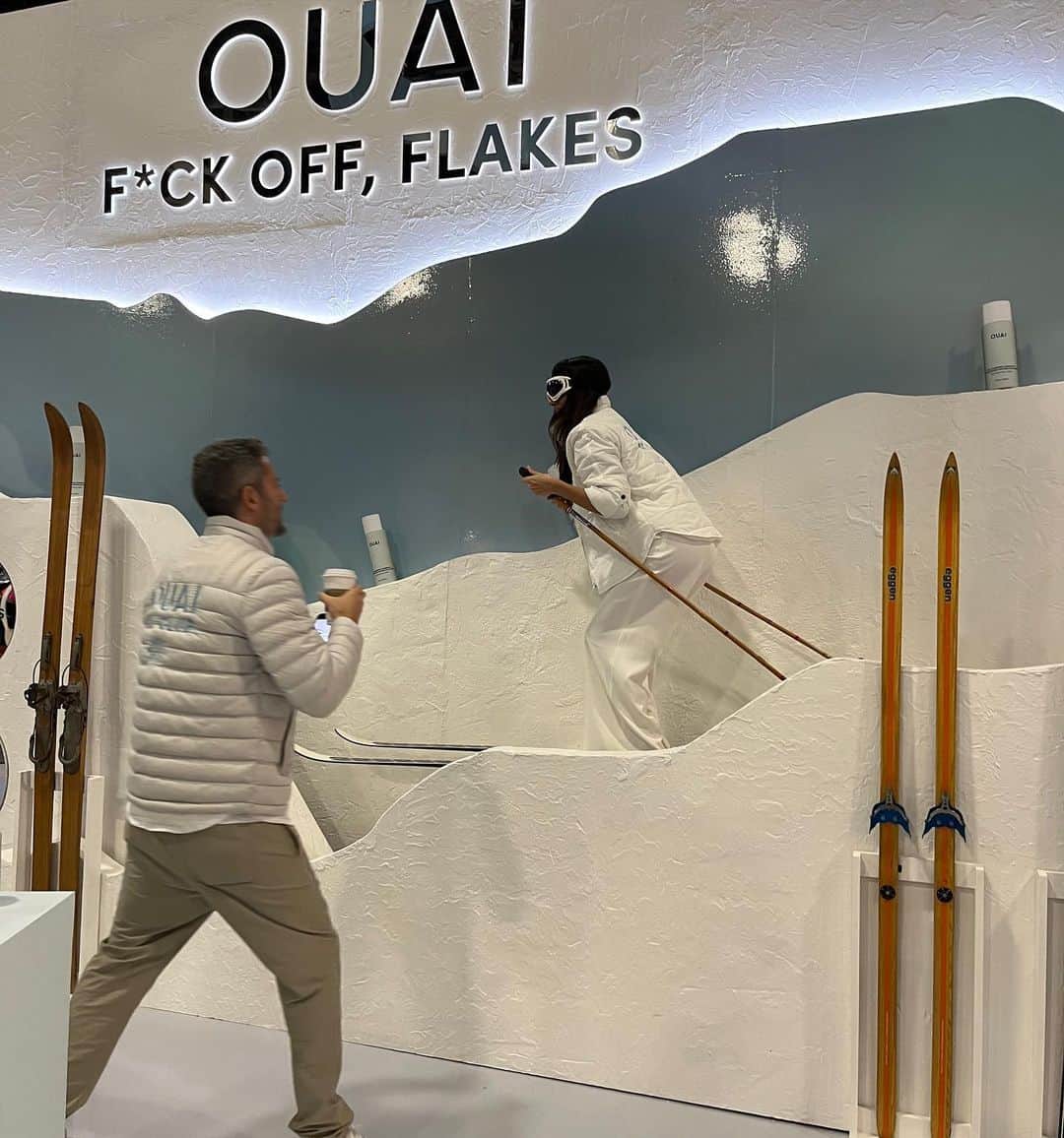 JEN ATKINさんのインスタグラム写真 - (JEN ATKINInstagram)「Got to see our @theouai booth at the @ultabeauty conference come to life! I’m so lucky to have the greatest team who work so hard on these moments (we won Brand of the Year!). I got to hug and meet all of the wonderful people who work at Ulta and are true fans of the brand. Feeling so lucky to be here RN. To the brand founders I spoke with today- and the future founders out there…if you believe you can or can’t…you’re right. Keep going. ⛷️☃️🧴」4月14日 8時51分 - jenatkinhair