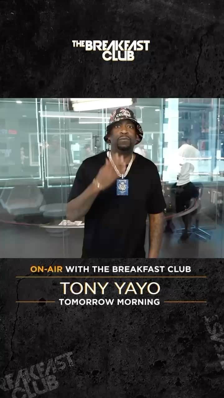 トニー・イエイヨーのインスタグラム：「🗣️🎙️ @tonyyayo will be in the building w/ #TheBreakfastClub! Set those alarm 😉👏 . Follow @breakfastclubam ☄️」