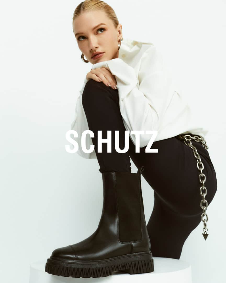 Schutzのインスタグラム：「Com cano médio e solado robusto tratorado, a bota Chelsea aparece com uma nova construção trendy e confortável. O elástico reforça sua praticidade, e o efeito full color preto feito em couro a transforma em uma aposta versátil e atemporal.  #Schutz #SchutzBoots」