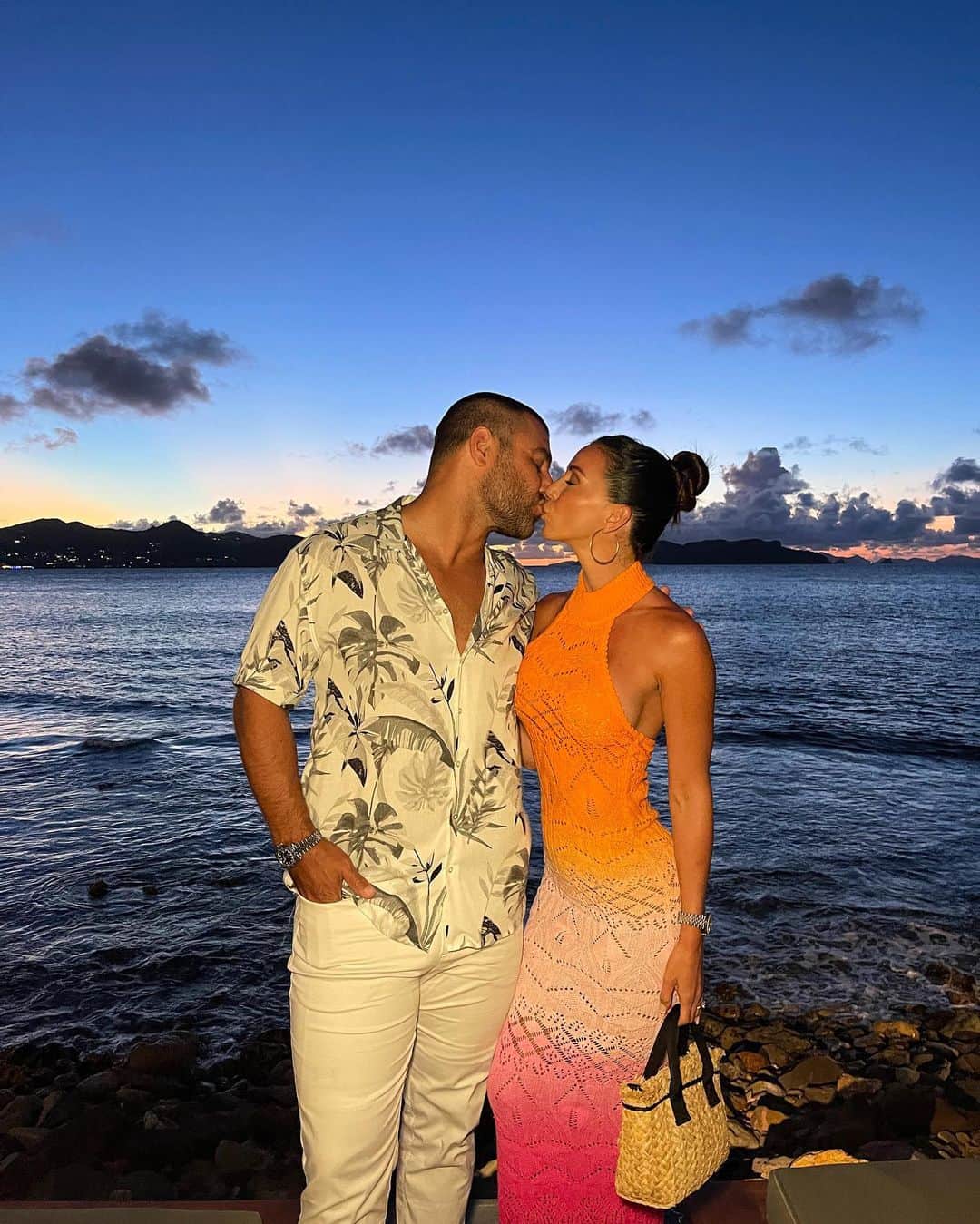 Ainsley Rodriguezさんのインスタグラム写真 - (Ainsley RodriguezInstagram)「Color coded my outfit with the sunset 🌅  . #minimoon #stbarths @christopher_stbarth . Outfit link > https://liketk.it/46TRk  . *If you need any outfit links directly just message me the photo or video of it and I’ll try to send you the direct links ☺️🤍)」4月14日 9時01分 - ainsley