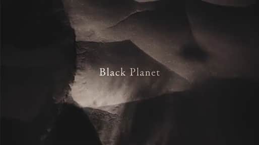 新居昭乃さんのインスタグラム写真 - (新居昭乃Instagram)「Hello1103のYukako さんによる、保刈くんの新譜Marble~Music for MARMARIの１曲目『BlackPlanet』のMVがめちゃめちゃかっこいいです✨✨🌟MARMARIの意味、ビー玉の使われかたも素敵です🌟  環境があるかたはぜひ4Kで見てください。  https://www.youtube.com/watch?v=wbwacFL1nPw  @hisaaki_hogari  @yk_hello1103  @hello1103pictures  @marmari.jp」4月14日 9時02分 - akinoarai