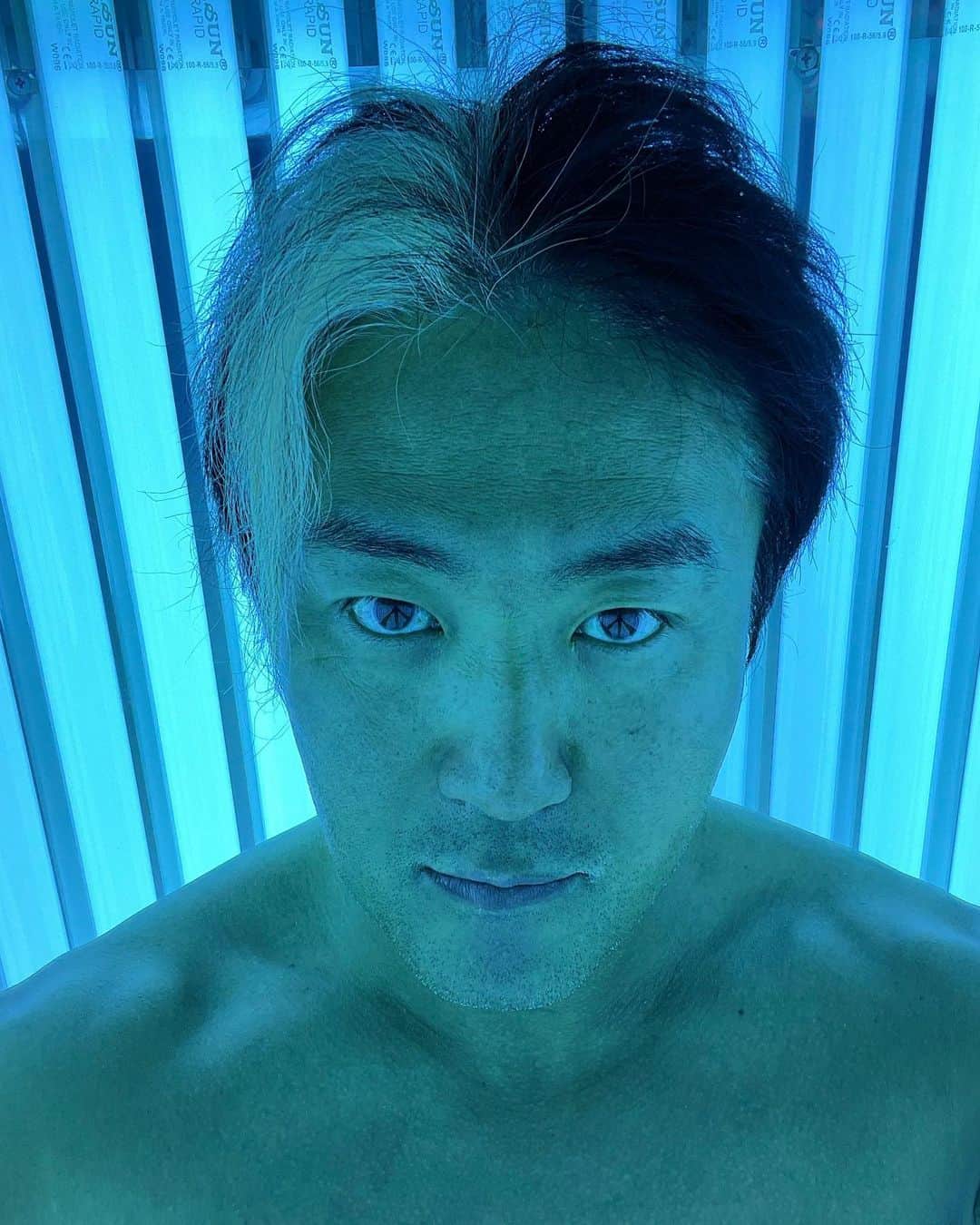 のインスタグラム：「カッコつけて撮ったけど口の周りにBCAAついてた🙅‍♂️  #電流爆破まであと1日💣 #アジアタッグ #ajpw」