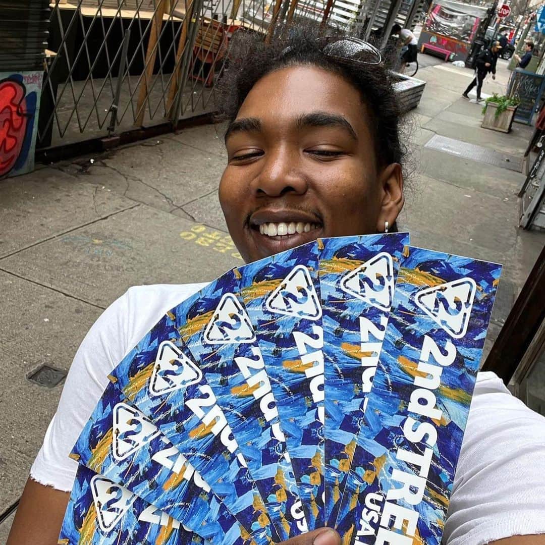 2nd STREET USAさんのインスタグラム写真 - (2nd STREET USAInstagram)「Head over to your nearest @2ndstreetusa location to grab a sticker designed by NYC abstract artist @amaniheywood 🎨🤝🔥」4月14日 9時24分 - 2ndstreetusa