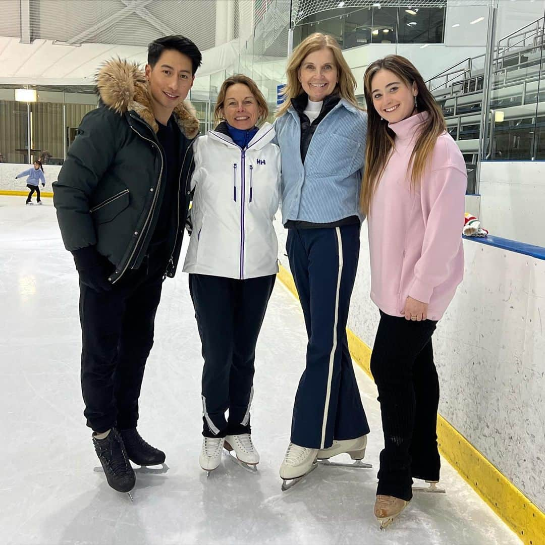 ジェレミー・テンさんのインスタグラム写真 - (ジェレミー・テンInstagram)「Had the most amazing 2 weeks in Edmonton working with such promising talent at the Ice Palace FSC @ipfsc. Thank you @rwalia7 for inviting me back and to all the coaches and skaters for making me feel so welcomed.  It was so fun meeting so many new faces but also so surreal seeing kids from my last visit back in 2019 all grown up! Can’t wait to see how everyone progresses in the coming season! 👏⛸  #Edmonton #IcePalaceFSC #FigureSkating #ThankYou #GuestCoach」3月31日 2時27分 - jeremyjten