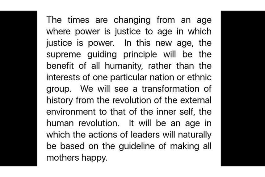 コートニー・ラブさんのインスタグラム写真 - (コートニー・ラブInstagram)「@orlandobloom ♥️🌸 Our Buddhist brother, laying some of my favorite, know it by heart, guidance from #daisakuikeda #sensei ‘s wisdom on President Zelenskyy 🙏📿  “We are moving from an age where power is justice, to an age where justice is power” is one of the greatest, humanist, quotes ever. And something to be always hopeful and assured of.  The only  Mr Bloom 🌸 I’m deeply moved - what a wonderful, deeply felt exchange.   Congratulations on your continued human revolution. It is a treasure & privilege to watch you gain history’s applause.  See slide 2 for beautiful Daisaku Ikeda quote from June 1994.  @sgiukofficial @sgi.info @sgiusa   #nammyohorengekyo #kosenrufu  #unicef @unicef」3月31日 2時31分 - courtneylove