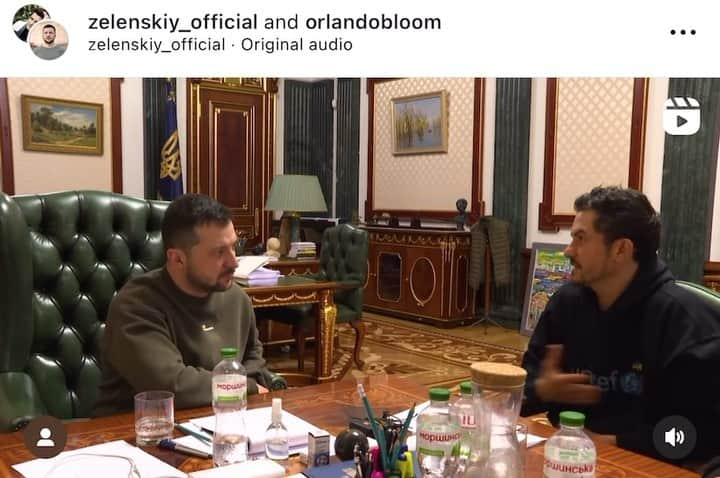 コートニー・ラブのインスタグラム：「@orlandobloom ♥️🌸 Our Buddhist brother, laying some of my favorite, know it by heart, guidance from #daisakuikeda #sensei ‘s wisdom on President Zelenskyy 🙏📿  “We are moving from an age where power is justice, to an age where justice is power” is one of the greatest, humanist, quotes ever. And something to be always hopeful and assured of.  The only  Mr Bloom 🌸 I’m deeply moved - what a wonderful, deeply felt exchange.   Congratulations on your continued human revolution. It is a treasure & privilege to watch you gain history’s applause.  See slide 2 for beautiful Daisaku Ikeda quote from June 1994.  @sgiukofficial @sgi.info @sgiusa   #nammyohorengekyo #kosenrufu  #unicef @unicef」