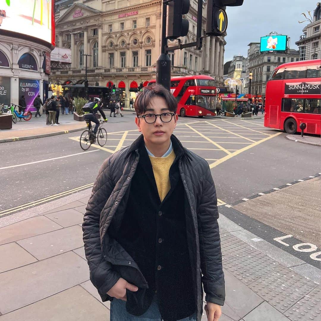 のインスタグラム：「런던은 너무 추워..🥲」