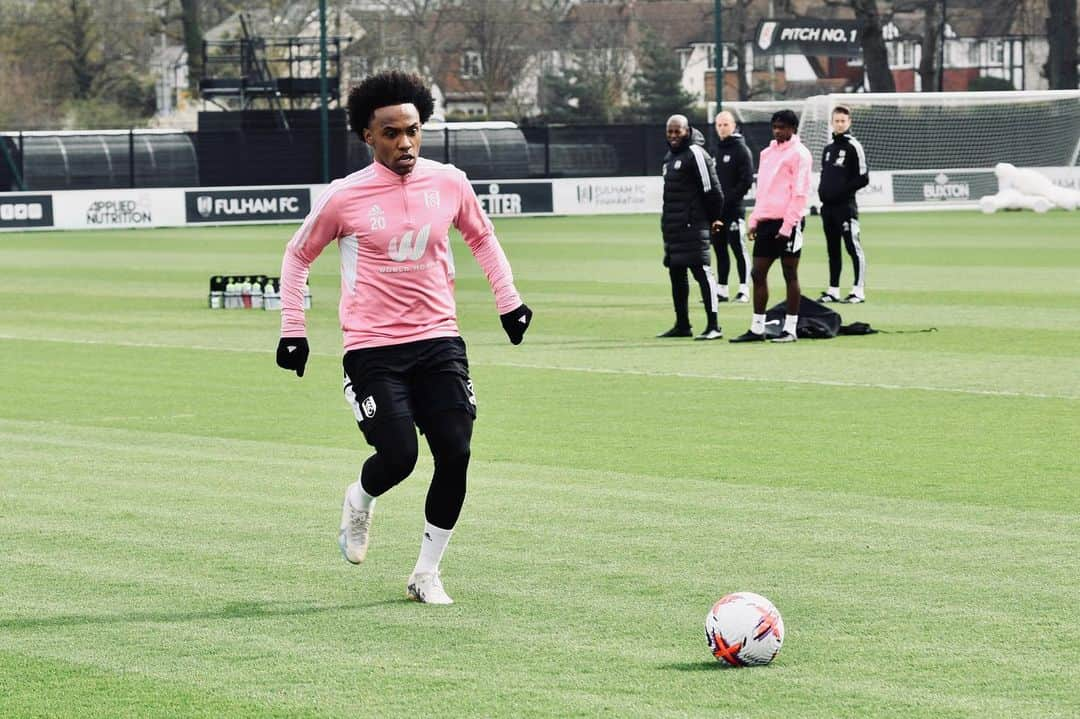 ウィリアンのインスタグラム：「Good training session today!  #W20 #FFC #premierleague」