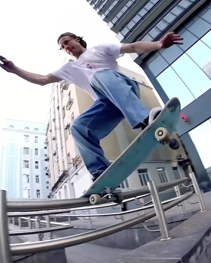 スラッシャーのインスタグラム：「👉🏾 @oktyabrskateshop’s ATLANTIDA video is playing on the Thrasher site 📡 🎬 @pashathehook」