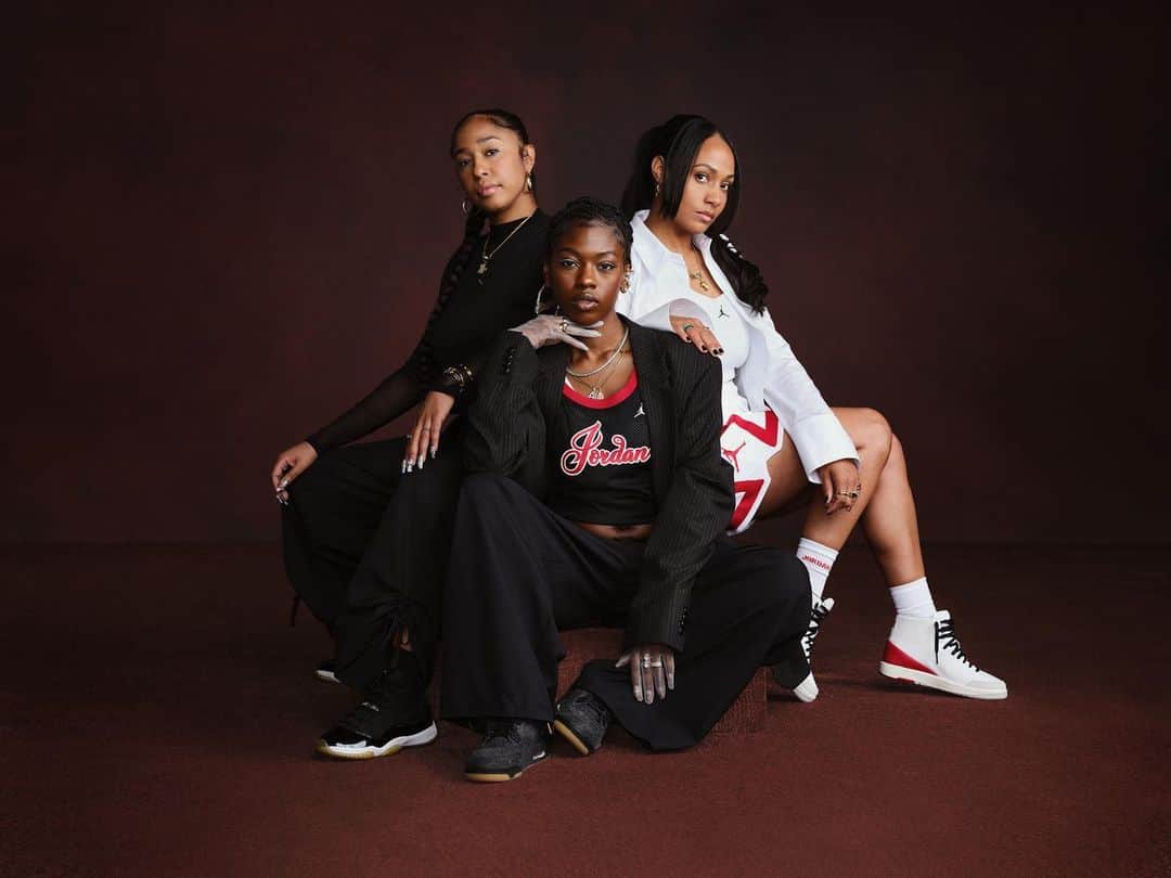 Jordanさんのインスタグラム写真 - (JordanInstagram)「Meet the North America Women’s Collective class of ’23.  These 11 culture shifters, community builders, and creatives across LA, Chicago and NYC will dedicate themselves to fuel the momentum women have been driving in basketball and sneaker culture by bringing their unique backgrounds, ideas, and perspectives to the table.  Learn more about the Women’s Collective by clicking the link in our bio.」3月31日 1時23分 - jumpman23