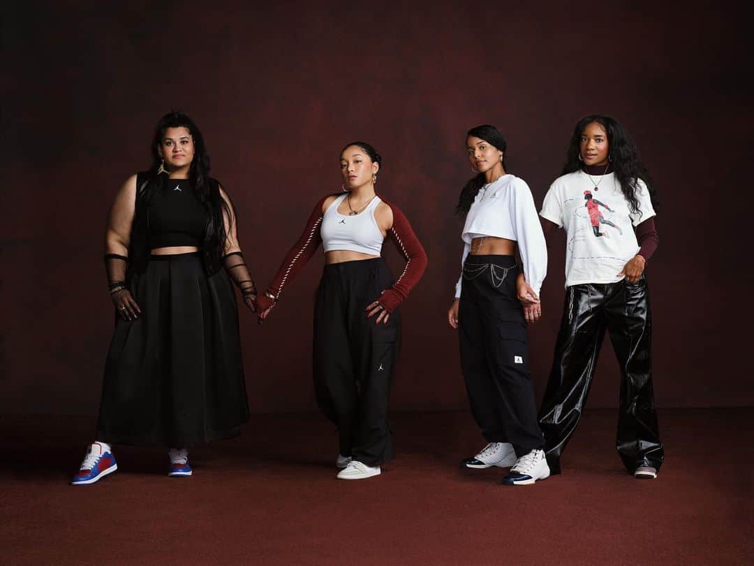 Jordanさんのインスタグラム写真 - (JordanInstagram)「Meet the North America Women’s Collective class of ’23.  These 11 culture shifters, community builders, and creatives across LA, Chicago and NYC will dedicate themselves to fuel the momentum women have been driving in basketball and sneaker culture by bringing their unique backgrounds, ideas, and perspectives to the table.  Learn more about the Women’s Collective by clicking the link in our bio.」3月31日 1時23分 - jumpman23