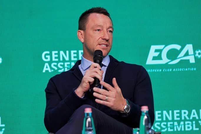 ジョン・テリーのインスタグラム：「It was a pleasure to speak at the 29th ECA General Assembly this week in Budapest alongside @patrickkluivert9 @anoukhoogendijk & @reshmintv 🎤  Thank you @entourage_sport  Thank you to the team at the ECA for invitation and hospitality! @ecaeurope」