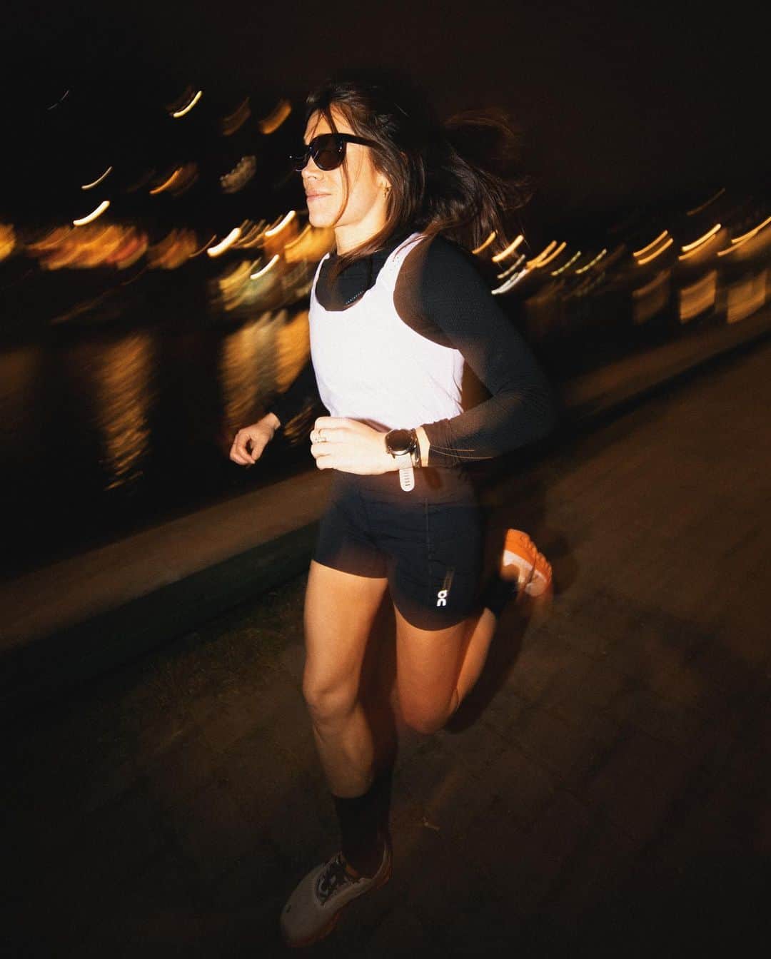 OAKLEYさんのインスタグラム写真 - (OAKLEYInstagram)「Community becomes family, and family beats all the downsides to the sport. @joliefoulee, @powerup, and @zoom.volt.runners, thanks for showing us the authentic side of running. #OakleyRunning」3月31日 1時34分 - oakley