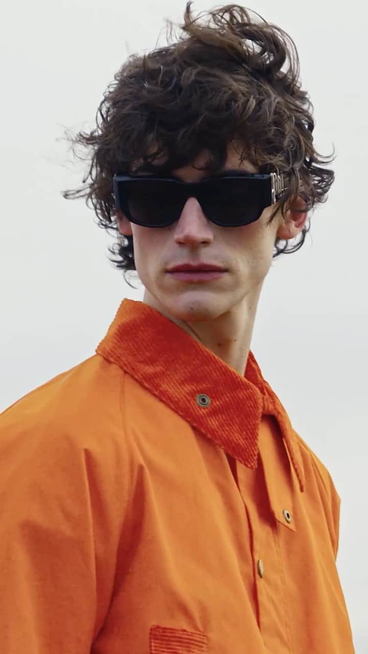 パーム・エンジェルスのインスタグラム：「An extraordinarily red-orange hue makes the Barbour Bedale Wax Jacket unmistakable like a scarlet Ibis.  @barbour   #PalmAngelsxBarbour」