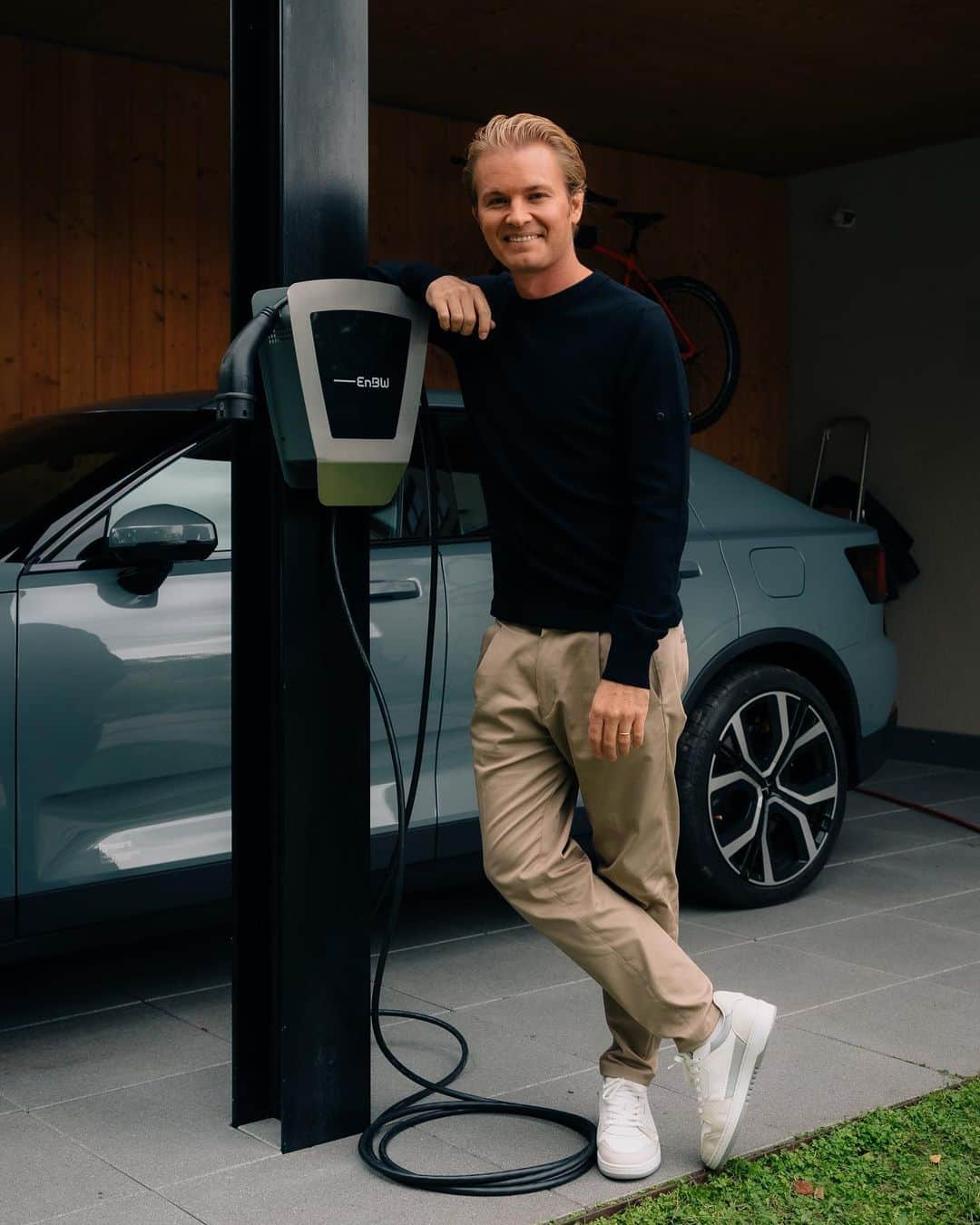 ニコ・ロズベルグさんのインスタグラム写真 - (ニコ・ロズベルグInstagram)「145 million electric cars will be on the road by 2030 – a significant shift towards a more sustainable mobility. A reliable charging infrastructure will be crucial.   Did you know that a Wallbox at home can be a game-changer?  You charge up to 5x faster than using a household socket. It optimises energy usage for maximum efficiency and is mid-term also the most cost-effective option compared to charging on the road.  Super interesting to check out the newest solutions from my partner @enbw_ag!」3月31日 1時53分 - nicorosberg