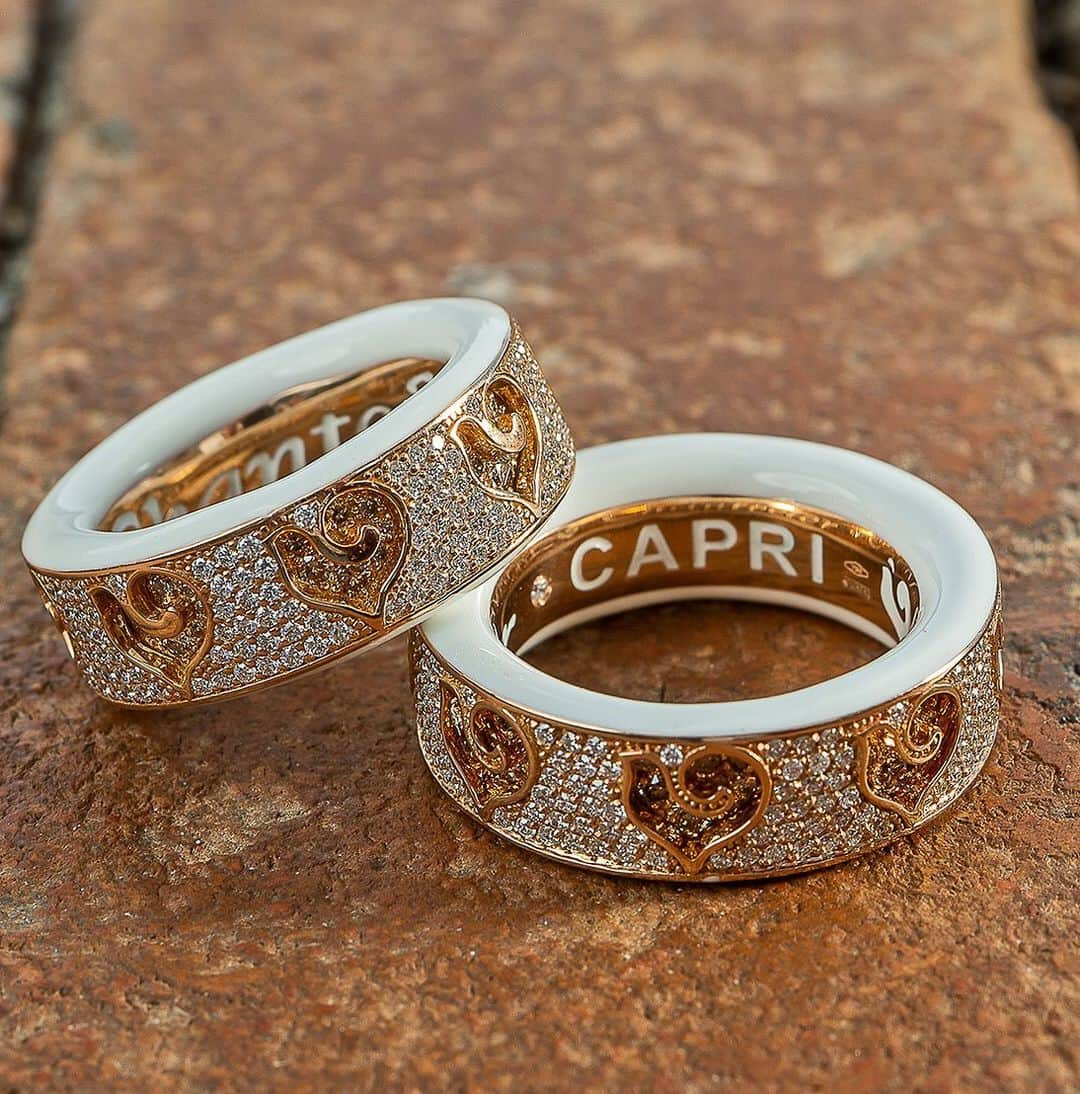 Chanteclerのインスタグラム：「. Carousèl rings, in gold and diamonds. Roosters evoke Chantecler’s vibrant identity. The circle suggests a sense of infinity. #chanteclercapri #capri #carousèlcollection」