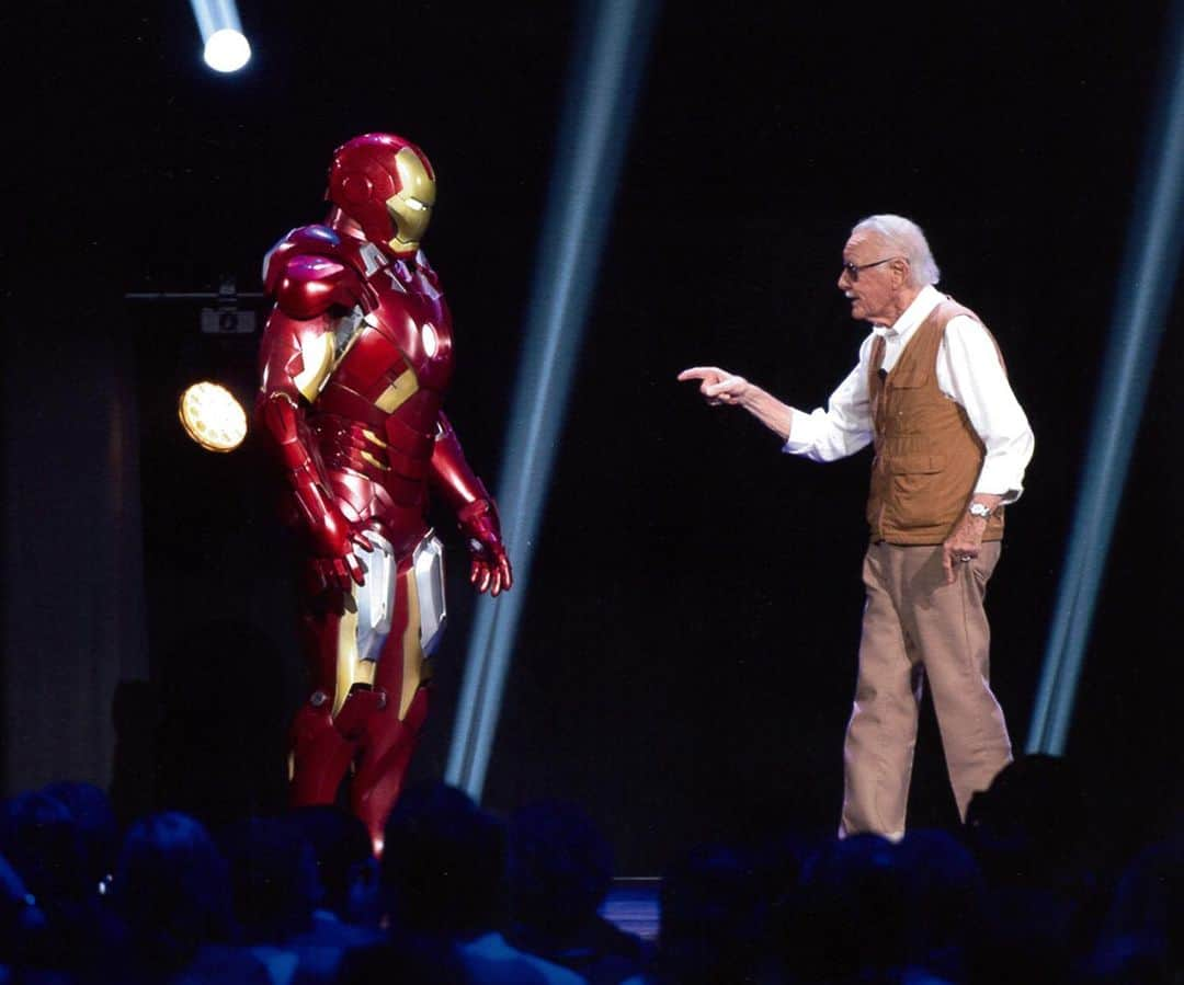 スタン・リーのインスタグラム：「Celebrating 60 years of Iron Man!   Ol’ Shellhead, who first appeared in Tales of Suspense #39, joined Stan on stage at D23 in 2015. What do you think Stan was saying to him here?   Click the link in our stories to read 4 fun facts about Iron Man and Stan Lee. #StanLee #IronMan」