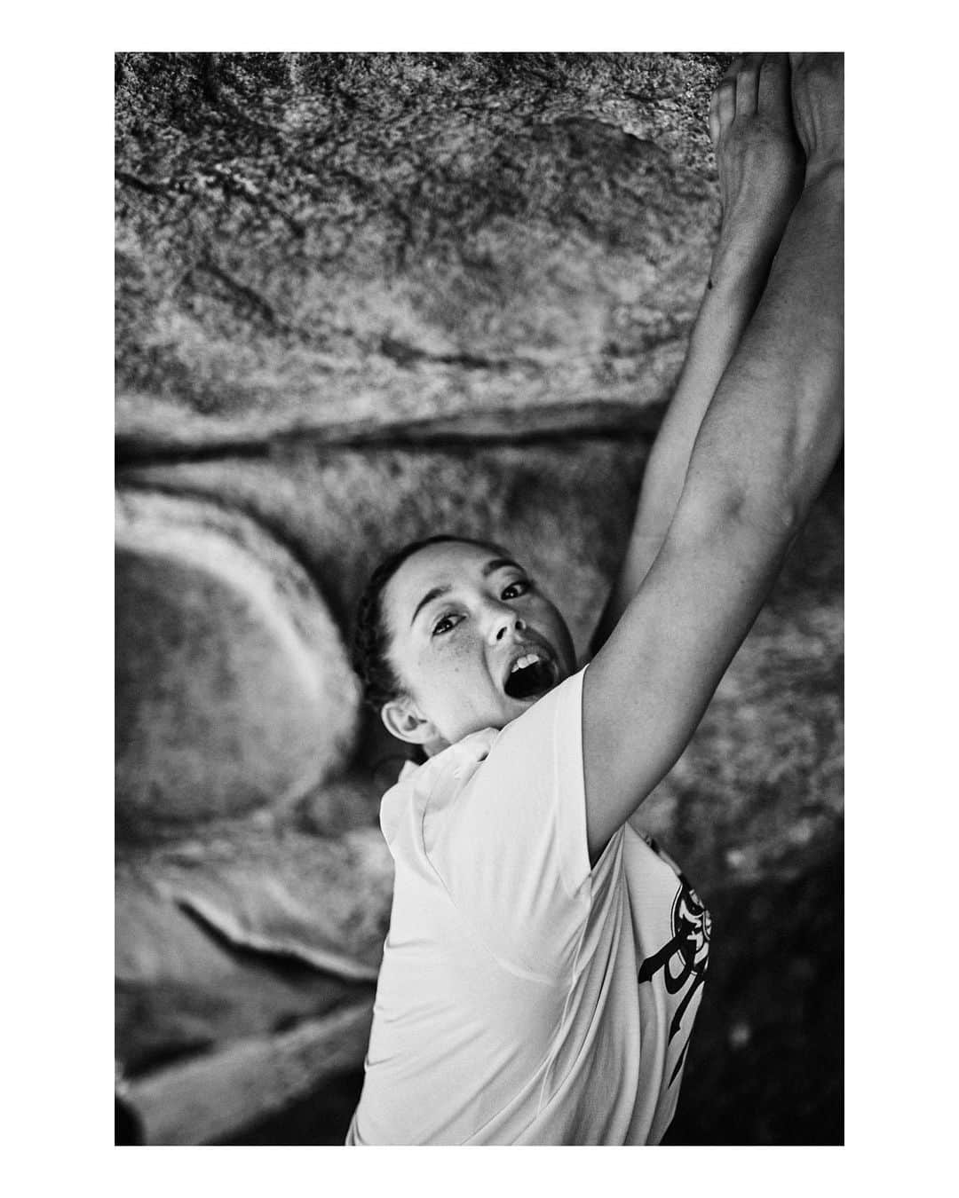 松島エミさんのインスタグラム写真 - (松島エミInstagram)「Climbing with @prana legends🤍   So excited to be part of this shoot celebrating 30 years and their new prAna Originals Collection.  Photography by @diego__chamorro  . . #prAna#climbing#bouldering#girlswhoclimb#クライミング#ボルダリング#クライミング女子#アウトドア」3月31日 2時01分 - emimatsushima