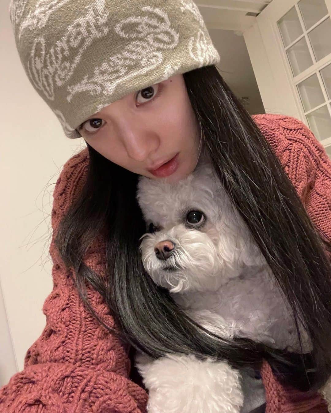 ナナ さんのインスタグラム写真 - (ナナ Instagram)「사랑에빠졌어요..🤍」3月31日 2時10分 - jin_a_nana