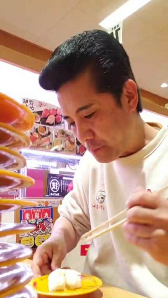 アイパー滝沢のインスタグラム：「回転寿司大食い配信!!記録に挑戦ホゥ。」