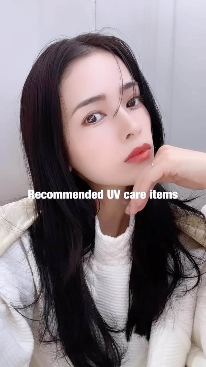 のインスタグラム：「最近の推しUVケアアイテムを紹介します😊 こちら全人類(?)が信頼を置いているであろう ニベア  @nivea_promo_jp から 新しくトーンアップエッセンス入りのUVアイテムが発売されました！ その名も、 『ニベアUV ディーププロテクト＆ケア トーンアップエッセンス』👆 これすごいのがテクスチャ！乳液みたいな感じで自然にスピーディにすぐ馴染む。 そして一目瞭然。くすみ*1があらまぁ何処へやら❤️ トーンアップタイプ*2っていうのが更に嬉しい。 ニベア最強*3のSPF50＋ PA＋＋＋＋ スーパーウォータープルーフです。 潤いもしっかり感じられて、メイクノリも良い感じで、化粧下地としても超優秀アイテムよ❤️ #ニベア #シミ予防UV #トーンアップUV #くすみケア #PR *1 乾燥によるキメの乱れ *2 メイクアップ効果による *3 ニベアUVシリーズ内における、UVカット効果（SPF50＋/PA＋＋＋＋＋）および撥水効果において」
