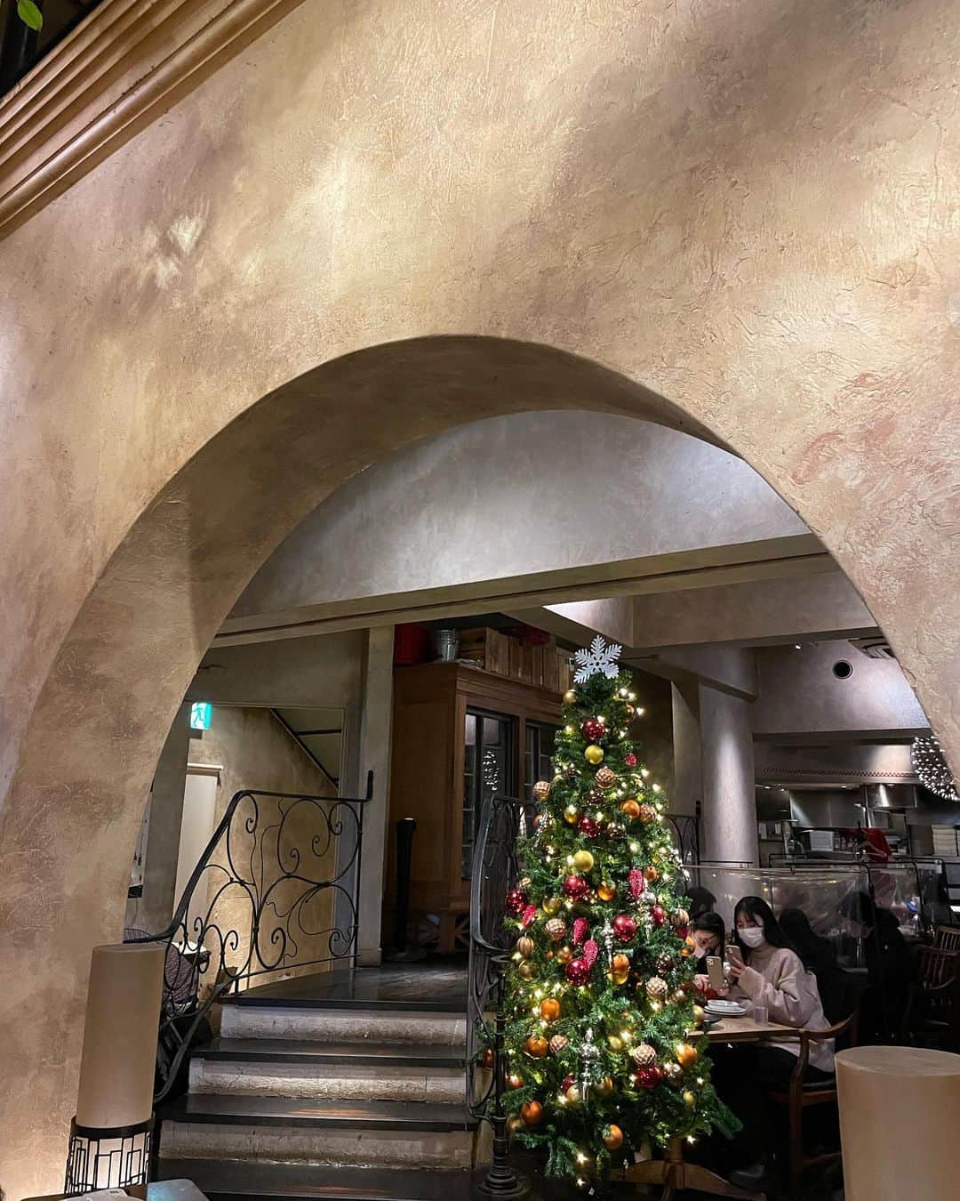 鎌田彩樺さんのインスタグラム写真 - (鎌田彩樺Instagram)「クリスマスシーズンで行ったこのお店 なんだか海外にいるような、暖かくなる感じでとってもステキだったな〜」3月30日 17時58分 - ayaka_kamata