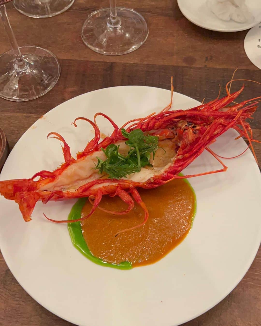 ケス Keisuiのインスタグラム：「@theworlds50best  #50bestsignaturesessions  #bestfemalechef2023 @johanne_siy x @lacime_japan from Osaka at @lollasg   One day only special event was full of laughs and ❤️   シンガポールに行ったらぜひおすすめしたいお店の1つ @lollasg は、実はみんな大好き『Crazy Rich Asian』にも一瞬だけ登場するとっても可愛いお店。シェフのJO @johanne_siy のチームを引っ張る力強さが感じられるお料理に、 @lacime_japan さんの繊細さが交互に感じられるコース内容は、まさにコラボならでは。  Huge congratulations on Best Female Chef 2023. Wish we can see each other soon in 🇯🇵  #Worlds50Best #Asias50Best #50BestDiscovery #50BestTasteHunter」
