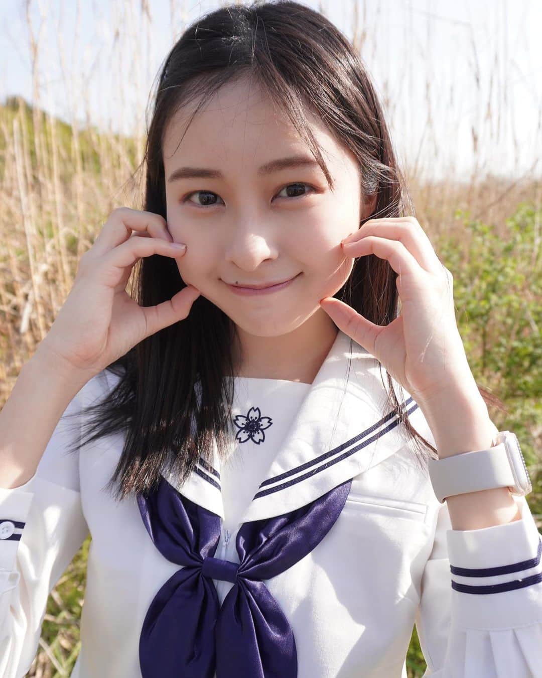 村山千夏さんのインスタグラム写真 - (村山千夏Instagram)「こんばんは。 暑くも寒くもない天気で快適でした。 桜もそろそろ終わりですかね。  #jk#sjk#jk2#05#05line #17歳#17yearsold #セーラー服#制服#女子高校生#女子高生 #fyp #foryoupage #japangirl」3月30日 18時02分 - chinatsu___mura