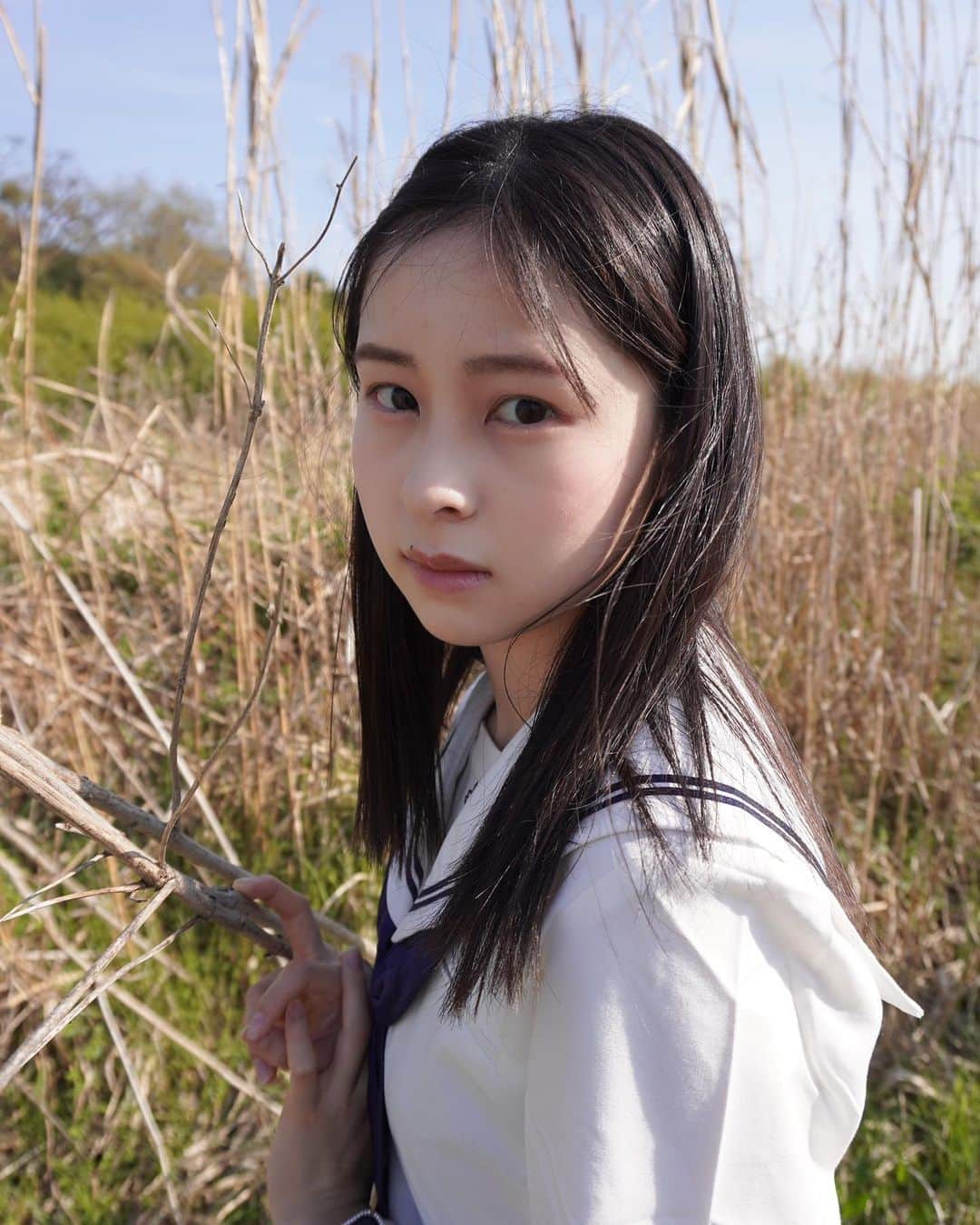 村山千夏のインスタグラム：「こんばんは。 暑くも寒くもない天気で快適でした。 桜もそろそろ終わりですかね。  #jk#sjk#jk2#05#05line #17歳#17yearsold #セーラー服#制服#女子高校生#女子高生 #fyp #foryoupage #japangirl」