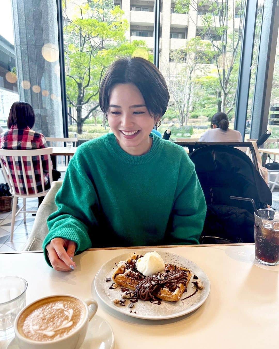富久美玲のインスタグラム：「🧇」