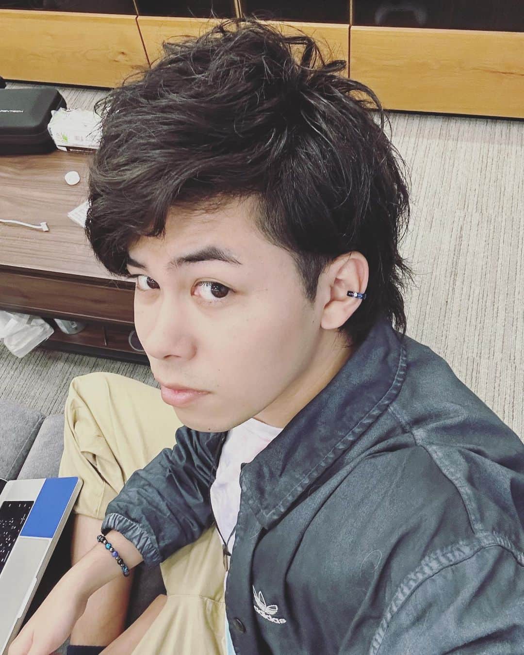 マサイのインスタグラム：「ニューマサイスタイル自作した！！ 毛量が多くなった時用の髪型ようやく見つけた🎉」