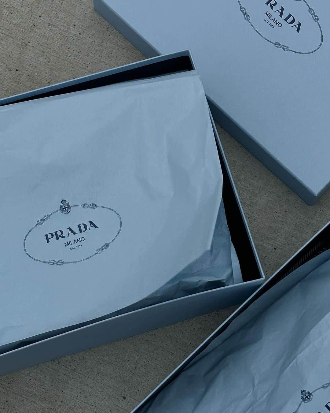 孫きょうのインスタグラム：「🩵🪽  #prada」