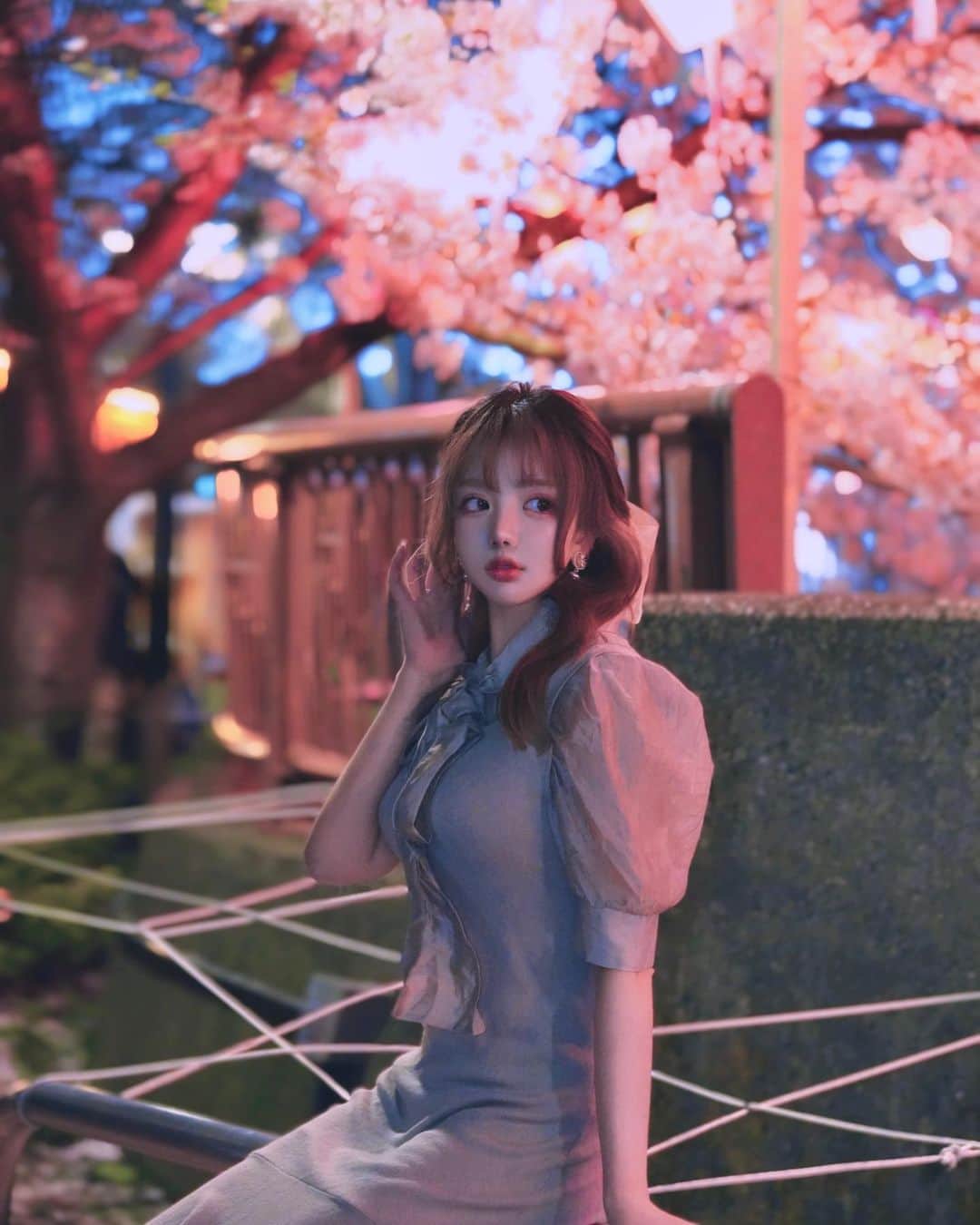 くまくまくまのインスタグラム：「・ 目黒川でのワンデイ〜ww☕️  夜桜も撮ってみたよ📸  みんな昼桜と夜桜どっちが好き？🌸  #中目黒#目黒川の桜#目黒川桜まつり#目黒川#花見スポット#花見#夜桜#夜撮影#春コーデ#春服コーデ#雰囲気女子#雰囲気推してください#桜スポット#桜#桜並木#韓国ファッション#ファッションコーデ#ootdshare#お出かけコーデ#大人かわいい#大人可愛い#大人可愛いコーデ#大人かわいいスタイル#大人カジュアルコーデ#カジュアルコーデ#韓国っぽ#韓国っぽコーデ#ワンピースコーデ#デイリーコーデ#ミラーレスのある生活」