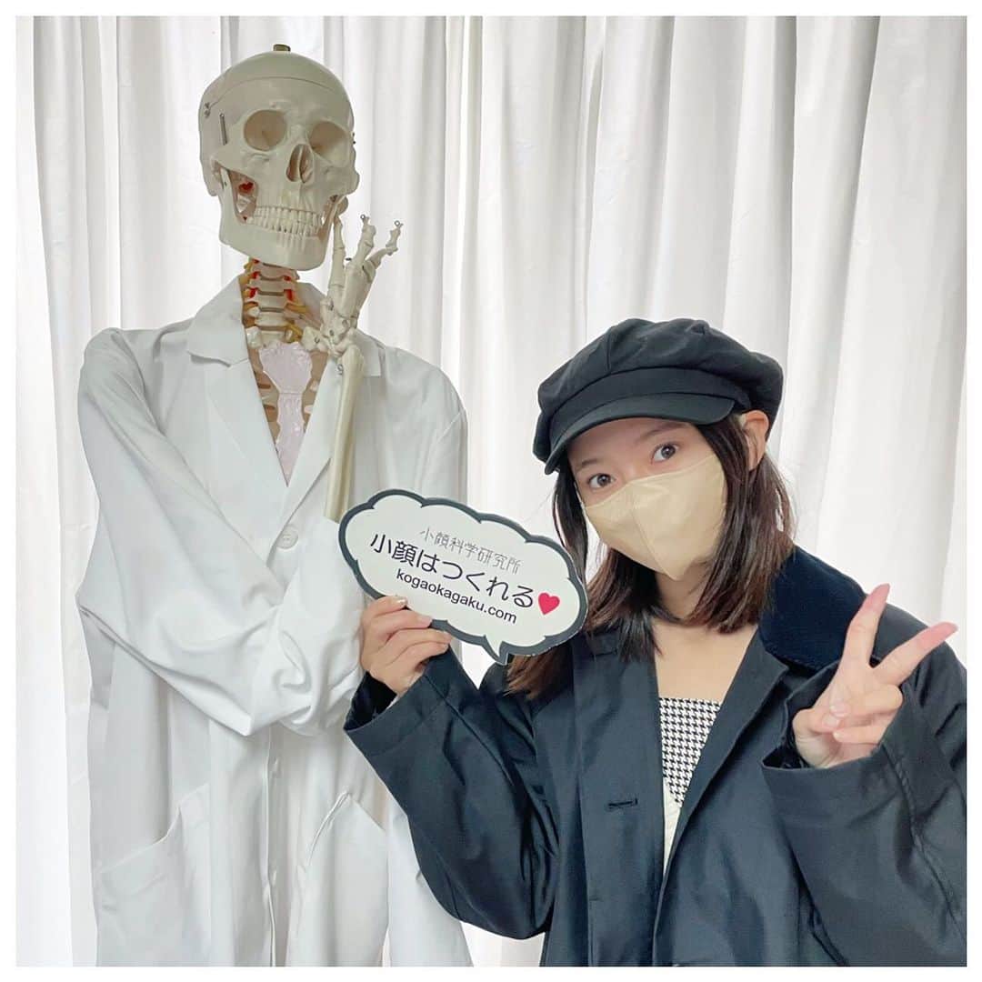 小顔科学研究所 のインスタグラム：「こんにちは🌞  小顔科学研究所 (@kogaokagaku) です💫  グラビアの西永彩奈(@nishinagaayana )様が小顔矯正メンテナンスでご来院されました😊  定期的にメンテナンスをしてらっしゃるので全体的に整えながら小さくさせて頂きました✨  いつも沢山お話ができ、楽しい施術時間となりました🎶  またのご来院お待ちしています☺︎💕  また、小顔科学研究所では 皆様にご安心してご来院頂けるよう 検温・消毒・換気・加湿を徹底して行っております。  スタッフ一同、心よりご来院お待ち申し上げます。  詳しくはトップページ (@kogaokagaku)  リンクの公式ホームページから お問い合わせ下さいませ。  お悩みに合わせて施術していますので お客様とのカウンセリングをした上で施術になります！ ご安心下さいませ🌟   #小顔 #小顔矯正  #痛くない小顔矯正  #小顔効果 #小顔はつくれる  #芸能人御用達 #美容  #小顔科学研究所 #小顔矯正サロン #小顔サロン #小顔施術 #小顔女子 #恵比寿小顔矯正 #小顔矯正恵比寿 #心斎橋小顔矯正 #小顔矯正心斎橋  #名古屋小顔矯正 #小顔矯正名古屋 #博多小顔矯正 #小顔矯正博多 #ボトックス注射 #美容外科クリニック #たるみ取り  #むくみ取り #歪み矯正 #モニター募集 #キャッシュバックキャンペーン  #美容鍼大阪」