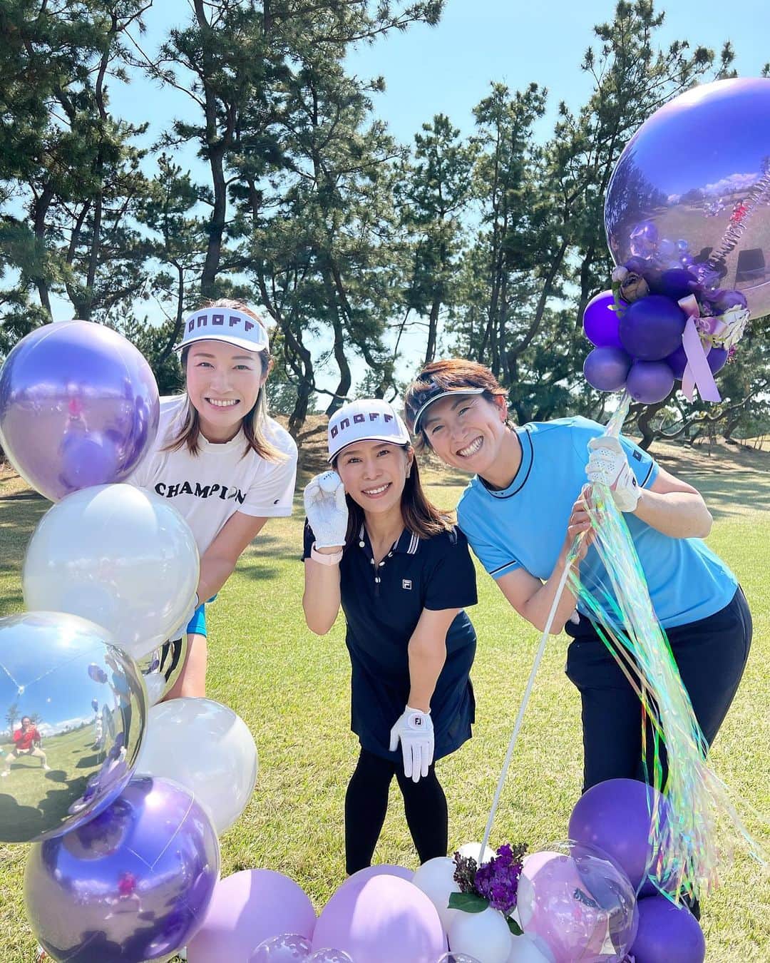 中川真依のインスタグラム：「. 今日はONOFFさんのイベント⛳️に 私たち @womans_ways のメンバーで 参戦してきました♪  なななんと‼️ 私、今日が初めてのゴルフ🫣笑  初ゴルフでコースに出るという無謀な挑戦でしたが、 優しい指導者と褒め上手なメンバー、 そしてONOFFさんのクラブのお陰で 161ヤード飛びましたよ〜😆🙌🙌🙌✨✨  なかなか子育てで始められなかったゴルフ⛳️ これから少しづつ挑戦していきたいと思います🏌️‍♀️❣️ 楽しい時間をありがとうございました🥰  #onoff #オノフと目土 #gdo茅ヶ崎ゴルフリンクス #onofflady #ゴルフ日和 #初ラウンド #みんなの優しさに感謝」