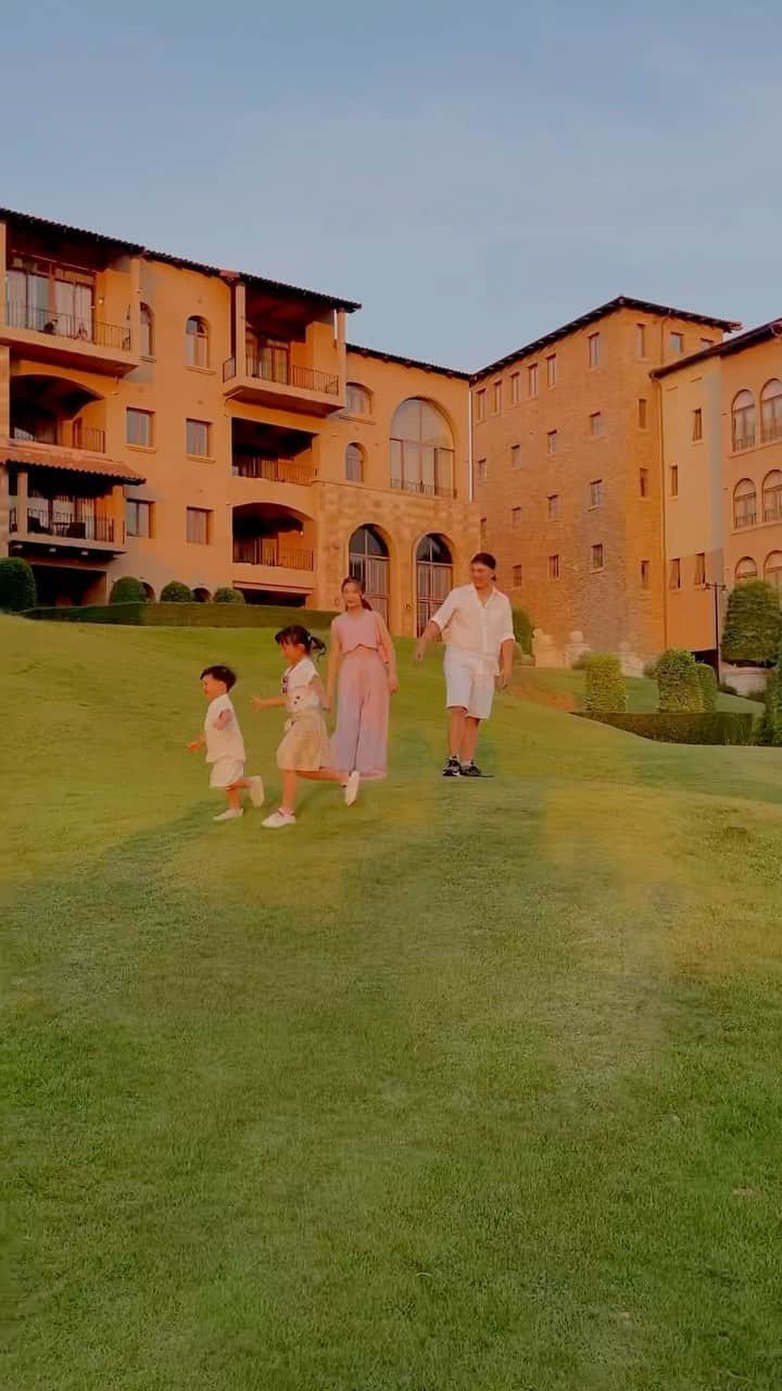 チェルシー・オリビアのインスタグラム：「Short blessed getaway with my little family.. now that we only take holidays during school holidays, which is usually short, we made sure we have as much quality time as we can..」