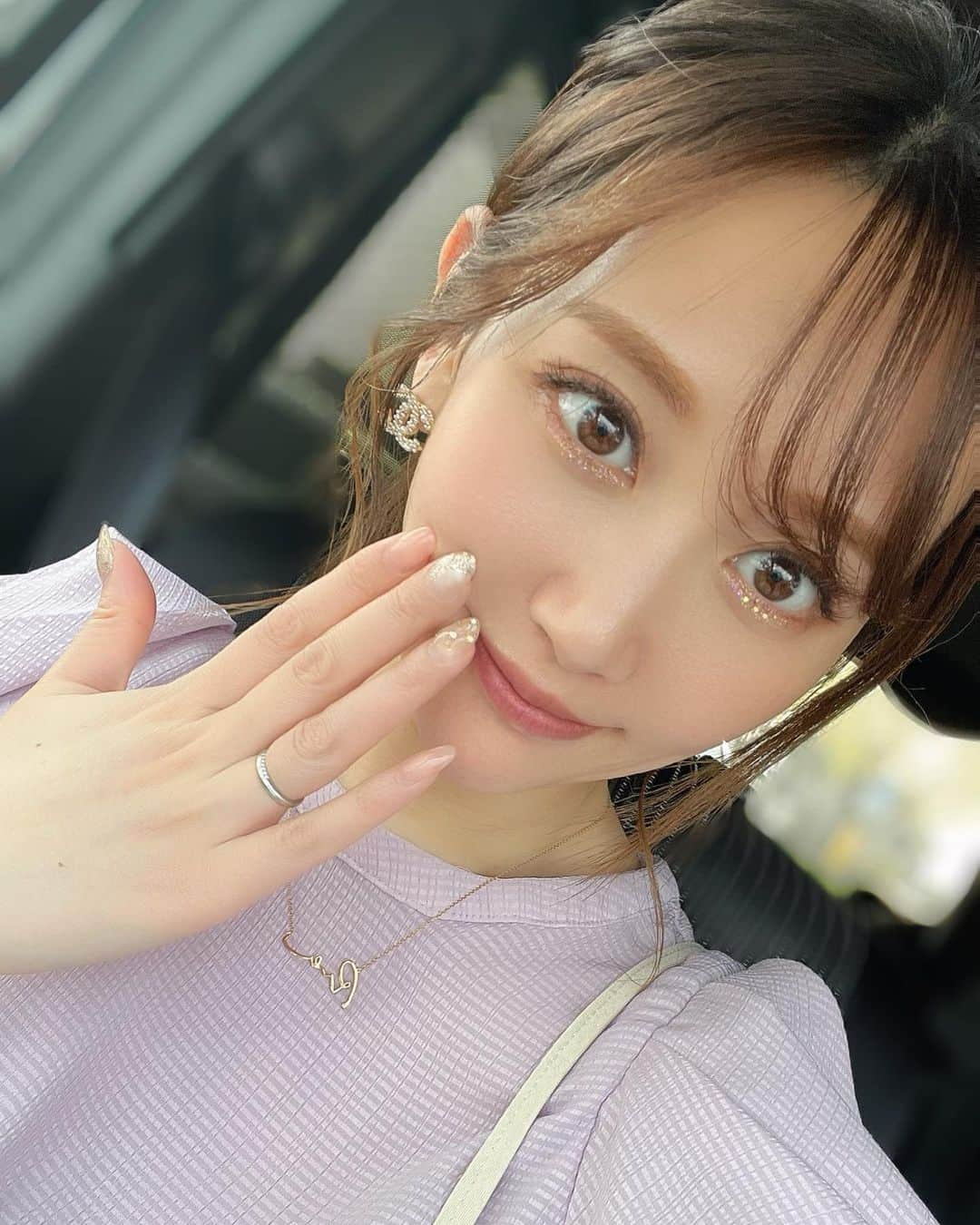 太田莉加さんのインスタグラム写真 - (太田莉加Instagram)「・ ・ 女はいくつになってもキラキラ好きよね🤩 ネイルも目元もキラキラ✨  涙袋のキラキラは @creemare_kbeauty @vavimello_official  #CREEMARE #クリマレ #VAVIMELLO #バビメロ #トゥインクルグリッター」3月30日 18時53分 - rikapanda.official