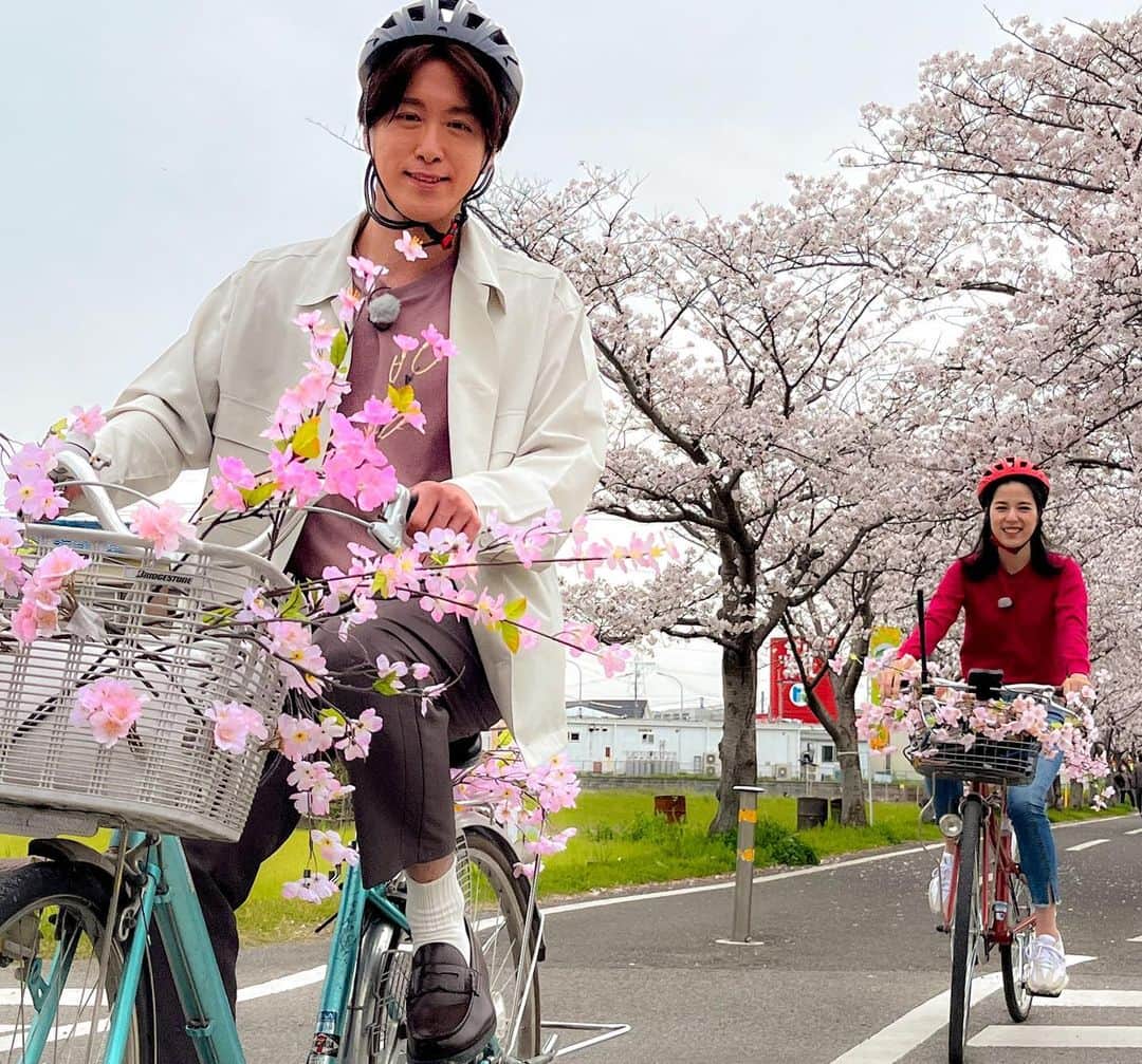 武田伊央さんのインスタグラム写真 - (武田伊央Instagram)「佐賀の美しい桜に癒されました🌸 うっとりと吸い込まれるような絶景。 今しか見られない、今しか味わえない「旬」の素晴らしさを 今日も教えていただきました。  そして、木曜日の産直旬さんぽの担当は 今日で一旦卒業となりました✨  生産者の方々から食べ物の尊さを教えてもらい、 たけるさんの懐の深さにいつも助けられ、 スタッフと力を合わせて作り上げていく時間が心地よくて 中継やテレビの仕事がさらに好きになるお仕事でした☺️✨  春はいろんな別れがありますが その時に改めて時間の大切さを感じますし その分新しい出会いも待っているんでしょうね😊🌸  皆様にも素敵な春となりますように。 そして、ご覧いただきありがとうございました💕  #さくら#🌸#中継#桜の名所#佐賀観光#佐賀城本丸歴史館 #佐賀城公園」3月30日 18時57分 - iotakeda_rkb