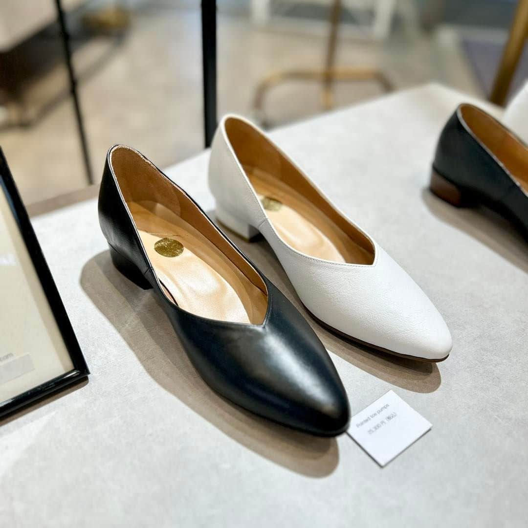 吉祥寺PARCOのインスタグラム：「˗ˋLimited Open ˊ˗ gr.（ジーアール） 女性デザイナーによる「しなやか本革パンプス」をメインとしたオリジナルブランド。 国内生産にこだわったシンプルで長く使い続けられる上質なアイテムを、ぜひ手に取ってみてください。 小物も可愛いですよ！  〜4/9（日） 1F正面入口 特設会場 @gr.design2020  #吉祥寺PARCO #吉祥寺パルコ #吉祥寺雑貨 #吉祥寺さんぽ」