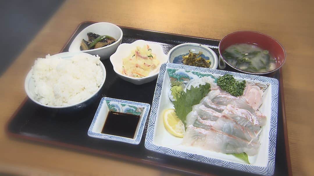 テレビ西日本「ももち浜ストア」さんのインスタグラム写真 - (テレビ西日本「ももち浜ストア」Instagram)「今日はスペシャルゲストとして 櫻井翔さんがスタジオに生出演☺ ❤ 櫻井さん主演「映画 ネメシス 黄金螺旋の謎」は 明日３月３１日（金）公開🎬 新時代の探偵物語×伏線だらけの99分×超ミステリーエンターテインメント🔍 ぜひご覧ください！！  そして　#福岡ランキング　では グルスタゴチさん（ @g_sta.k ）厳選✨ 【櫛田神社前駅周辺のおすすめグルメBEST５】を お届けしました🌈  🐟１位 田園の風景 #お刺身定食 青果店の中にある食事処 メインの刺身にお惣菜が2品選べてコスパ最強！ 鮮度が良いお刺身だけでなくお惣菜も絶品 お刺身の種類は日替わりです  🥩２位 ビストロ ニュー オリンズ ダイニング （ @new_orleans_dining ） #ステーキランチ アメリカ南部の料理をメインに提供 やわらかくてジューシーな牛の肩ロースを使用 グレイビーソースによく合う、ご飯が進む一品 #お肉とお豆のチリコンカン も人気メニュー！  ☕３位 ブリューワーズコーヒー ばんぢろ （ @van.dzillo ） 期間限定 #ばんぢろあまおうパフェ Lサイズのあまおうを贅沢に１０個使用 あまおうのみずみずしさと自家製のソースは相性抜群 春を感じるパフェです🌸  🐟４位 めし処 わさび（ @wasabi_sakanadokoro1340 ） 1日8食限定 #胡麻さば胡麻かんぱち定食 長崎県産のブランド鯖を使用 ご飯にも合う！合わせ醤油に甘みを加えた絶品ダレ 胡麻と葱を包んで食べるのがおすすめ  🍜５位 博多 一天門  #半熟煮卵ラーメン ベースの豚骨に和風出汁をブレンドした 和風豚骨ラーメン 醤油と出汁の旨味を感じるスープと 特製の赤ダレは相性抜群！ 和風出汁が効いたあっさりラーメンです✨  #ももち浜ストア  #櫻井翔 #映画ネメシス #ネメシス #映画 #公開 #福岡ランキング #櫛田神社前駅 #櫛田神社 #角野友紀  #田園の風景 #お刺身定食 #ビストロニューオリンズダイニング #アメリカ合衆国南部料理 #ステーキ #ばんぢろ #あまおう #パフェ #期間限定 #めし処わさび #胡麻さば #胡麻かんぱち  #博多一天門 #和風豚骨 #ラーメン」3月30日 19時00分 - momochihamastore8