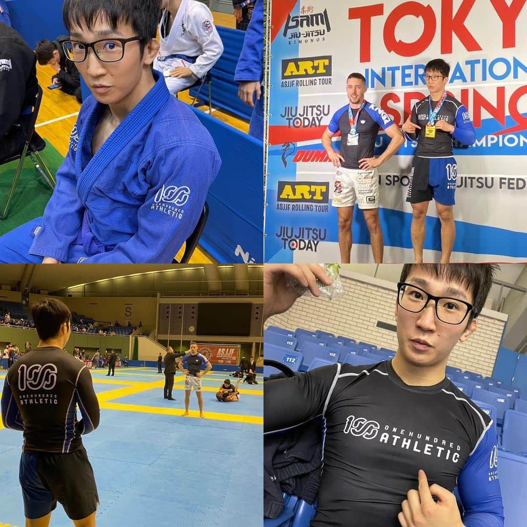 北岡悟さんのインスタグラム写真 - (北岡悟Instagram)「3/26(日)、TOKYO INTERNATIONAL SPRING JIU JITSU CHAMPIONSHIP2023にパンクラスイズム横浜から近藤さん、玲音夢君、三好君が出場しました！ ※"荒鷲"酒巻さんもエントリーしていたけれど、選手呼び出し時間を勝手に間違えて把握していて失格😑 ➖ 玲音夢君は、二回勝って優勝🥇 集中して彼が出来ることをやり切って、私達が教えたものと彼自身が持ってるものを混ぜて、MMA選手らしい、私の考えるよい柔術がやれてました、パンクラスイズム横浜柔術、北岡悟柔術でした💯 ➖ 三好君、柔術は一回戦は勝って、二回戦、延長サドンデスで負けでした。 三好君だけはノーギも出場、こちらはワンマッチ優勝🥇 三好君はMMAをやって行く上で、柔術単体の腕の向上も未だ必要なはずと私は考えていて、パンクラスイズム横浜の柔術の練習だけでモダン柔術の使い手達を相手に勝ち上がるのは難易度高いかもしれないけれど、再びコンペティションに挑んで欲しいです。 ノーギは壁無しでテイクダウンが出来ていて、よかったかと！ ➖ 近藤さんは一回勝って、次の決勝はマイナス1点取られて負け🥈 近藤さんがただただ一般人に混ざって、柔術のコンペティションに挑まれてる様子はとてもよきです。 それより私が得点掲示板を理解、把握しておらず、正しいアドバイスが出来てなかったです😇 敗因の一因であり、慙愧の為に記しておきます📝 #無知は罪なり #無知は恥 ➖ 大谷君にはお小言しましたが、大谷君と天野さんはサポート、ありがとうございました‼️ 皆さんお疲れ様でした‼️ 私は連日のセコンドで喉枯れ果てましたよ😵 #近藤有己 #本名 #近藤有 #橋本玲音夢 #三好順一朗 #パンクラスイズム横浜  #bjj #brazilianjiujitsu #ブラジリアン柔術 #柔術 #練習 #体育館 #駒沢オリンピック公園総合運動場体育館 #asjjf #tokyointernationalspringjiujitsuchampionship2023  そしてパンクラスイズム横浜の皆んなのドウギは(三好君のノーギの試合着も)、ONEHUNDRED ATHLETIC！！ #ONEHUNDREDATHLETIC #100ATHLETIC #100A @onehundred_athletic 蛇足:五枚目(©️ @amanococoa )、近藤さんが一試合目、サドンデスでパスガードを決めて勝利した瞬間、歓喜する私をご確認下さい🙌🏽」3月30日 19時04分 - lotuskitaoka