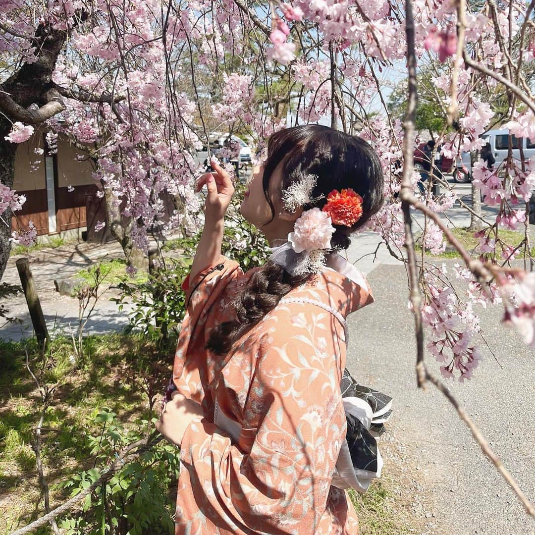 REINAさんのインスタグラム写真 - (REINAInstagram)「⁡ ⁡ ⁡ ⁡ 昨日は京都でお着物きました👘🌸 ⁡ ⁡ 似合ってますか？💭🫣🫣 ⁡ ⁡ ⁡ いいお天気で桜も満開で、、 京都日和でした〜🔆🤍 食べ歩きもしたよ🍡 ⁡ ⁡ ⁡ まだまだお友達カメラマンの写真が 沢山あるのでまたアップしますね( ˆ ˆ )！🌼 ⁡ ⁡ ⁡ ⁡ ⁡ ⁡ ⁡ ⁡ ⁡ ⁡ ⁡ ⁡ #オリックス #BsGirls #Bs2023 #NPB #ORIX #buffaloes #プロ野球 #baseball #野球 #野球好き #オリ姫 #インスタ野球女子 #京都 #観光 #桜 #着物 #食べ歩き #嵐山 #BsGirls10th💎 #instalike #like4like #followme  #reina_bsgirls #reina_360  #SMILE全開 #🌼 #🐰 #🥐」3月30日 19時11分 - reina_bsgirls_360