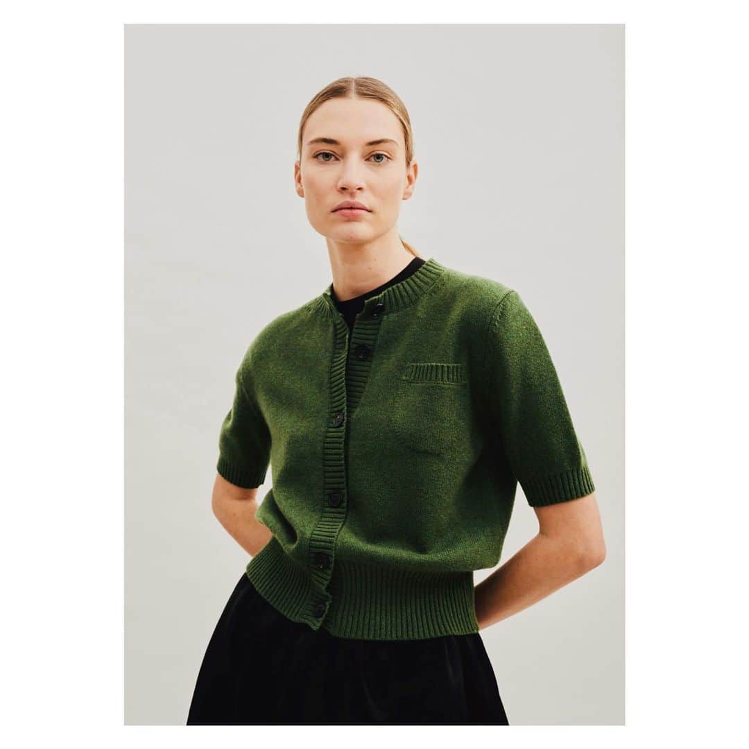 リカのインスタグラム：「Verde 💚✅♻️ Despina Cardigan   #sustainabilitygoals #cashmere #spring23 #rikastudios #wardrobe」