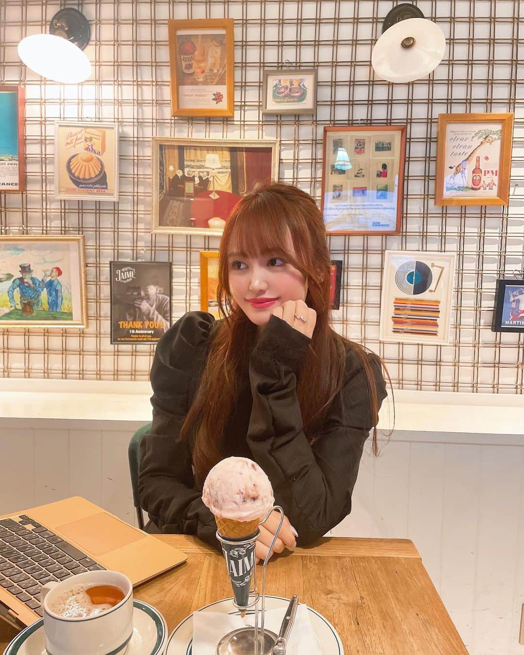 餃子のりさちゃんさんのインスタグラム写真 - (餃子のりさちゃんInstagram)「🍨🤍  ひっくり返ってアイス出てくるところと思ったら自分でひっくり返すらしい。 そのまま食べた(”・↣・)っ🥄🍨   #jaim #赤坂カフェ   #六本木カフェ  #インスタ映え」3月30日 19時12分 - risa_gyozasuki