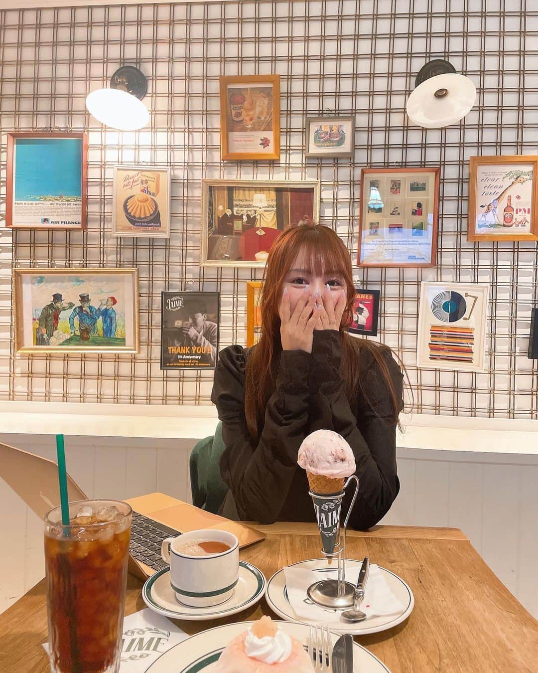 餃子のりさちゃんさんのインスタグラム写真 - (餃子のりさちゃんInstagram)「🍨🤍  ひっくり返ってアイス出てくるところと思ったら自分でひっくり返すらしい。 そのまま食べた(”・↣・)っ🥄🍨   #jaim #赤坂カフェ   #六本木カフェ  #インスタ映え」3月30日 19時12分 - risa_gyozasuki