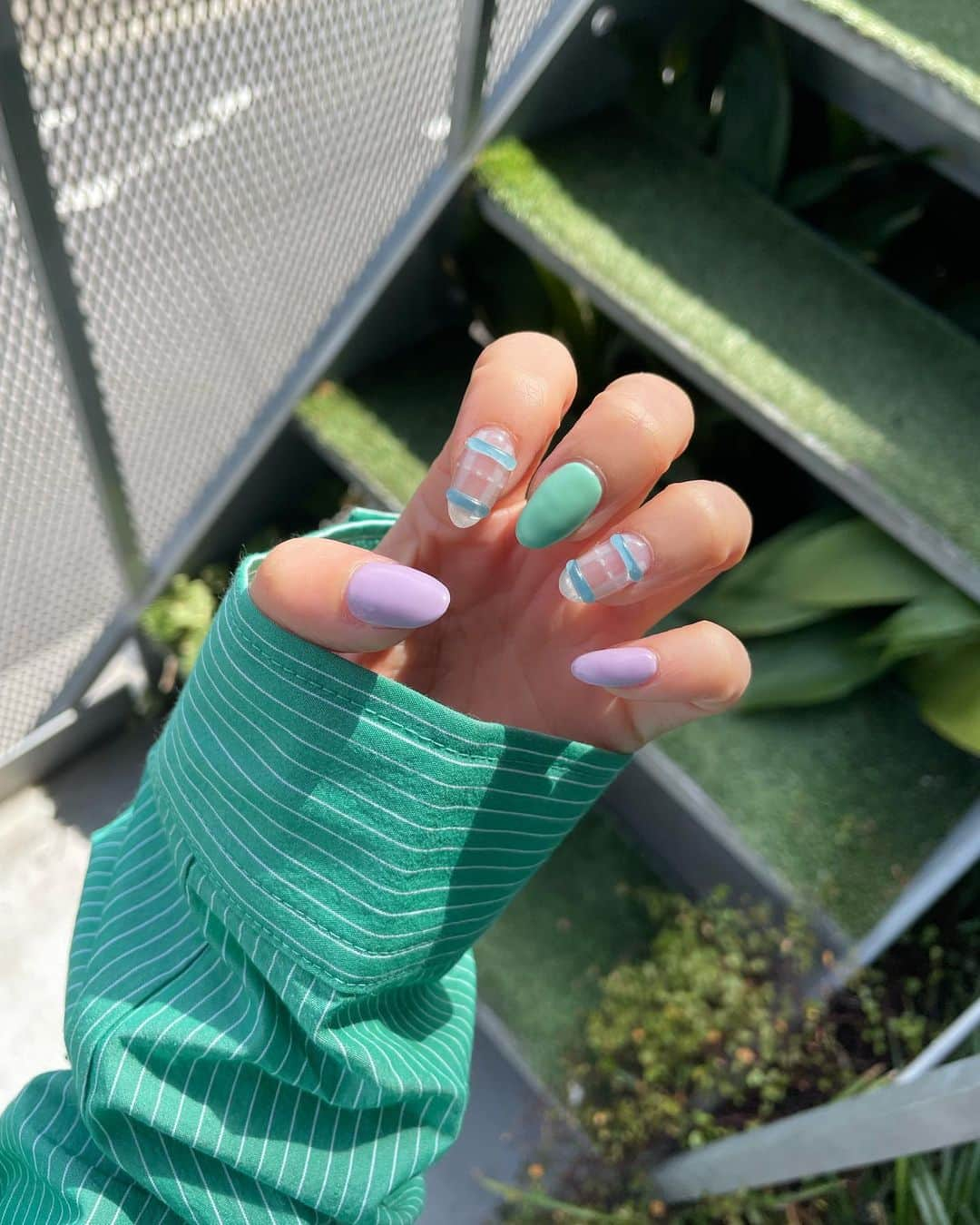 POCHIさんのインスタグラム写真 - (POCHIInstagram)「3月はpalenity color nailだったよ💅🏻💜💚🩵 #nail #ネイル #カラフルネイル #パステルネイル #3Dネイル」3月30日 19時13分 - pochi.official