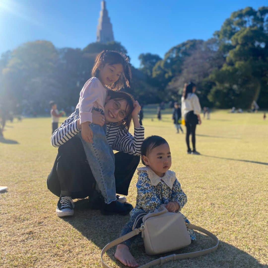 おのののかのインスタグラム：「🇯🇵 夫が海外遠征中、いわゆるワンオペだったのですが とことん頑張らない、そして楽しむことを心がけてたら あっというまに１ヶ月経ってました😂❤️  もちろん楽しいだけじゃなく 最後の動画(音量注意)のように カオスなことも毎日起きてました😇 が、それもネタにする気持ちで乗り切りました😇💗  遊んでくれたみんな、ありがとう✨  そして旦那氏、おつかれさま！  やっとやっと競泳も4/4の日本選手権から 観客が入れるようになったので みなさん応援のほどよろしくお願いします🏊‍♂️🔥🔥  夫は4/6の100m自由形と4/8の50m自由形に出場します！  チケットも発売中なので ぜひ会場に足を運んでみてください🤭❤️」