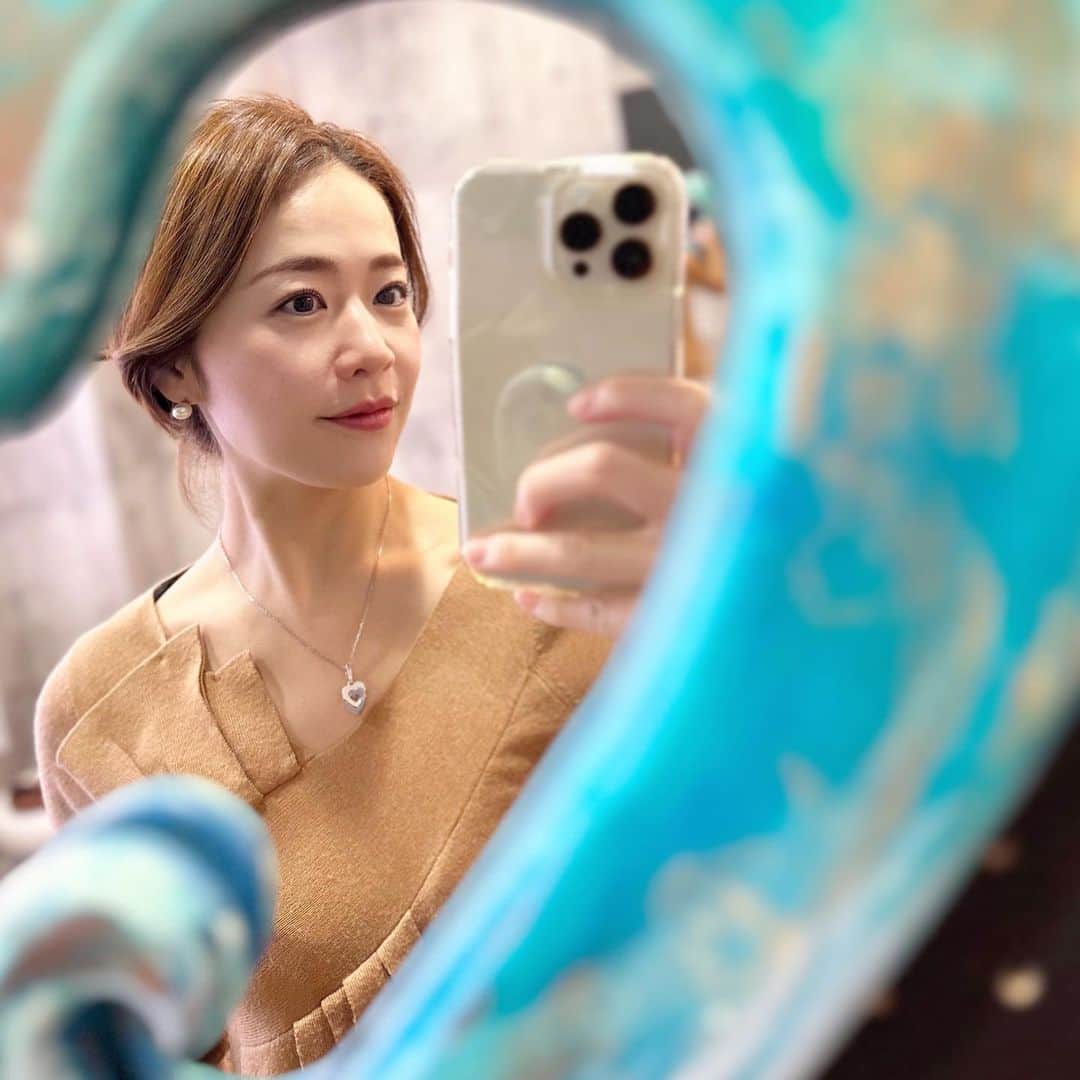 しろまっするのインスタグラム：「・ Make yourself a priority 🫶🏻💙  先日したまつ毛パーマが調子良過ぎてご機嫌です🤭🤍笑 アップの分かりやすい写真もまた乗せます👀✍️💗  #healthylifestyle #healthyhabits #selfcarefirst #ナチュラルメイク #美意識高く #ツヤ肌 #美肌習慣 #美容大好き #しろまっする」