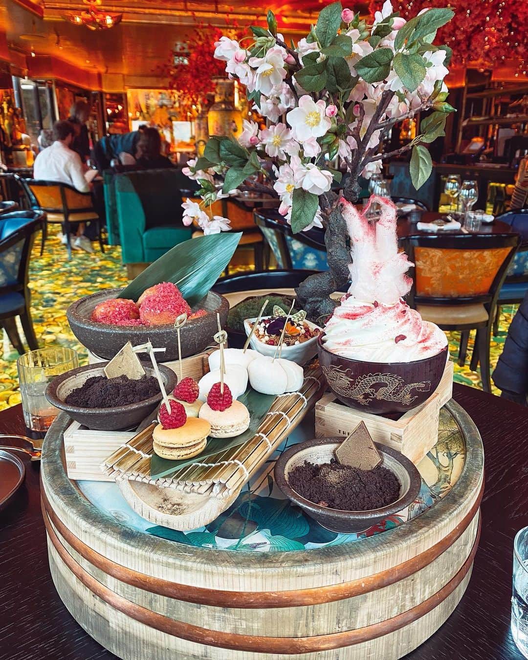LIKARANAIさんのインスタグラム写真 - (LIKARANAIInstagram)「Came to Ivy Asia to try their new cherry blossom cocktails and dessert yesterday 🌸 We had an absolutely amazing experience, the food was so tasty and service was great!  We started off the delicious cocktails “ Blossom Royale “ and “ Hana Harmony “from their Blossom Season Specials 🍸 ✿ Blossom Royale : Roku Gin, raspberries, citric and cherry blossom syrup, topped with Champagne ✿ Hana Harmony : Hibiki Harmony Japanese whiskey & Peach and Pomelo Liqueur, twist on a sour  We shared Kimchi fried rice, prawn tempura🍤 and Char Siu pork belly for lunch. The pork belly just melts in your mouth 😋 it’s amazing !!  And to finish, we shared the Cherry Blossom dessert platter and it’s honestly a MUST have 🌸🌸🌸 never had anything like it before ! The warm passion fruit cherry doughnuts with white chocolate dip for dessert were sublime !! Love the yuzu cheesecake and the ice cream with candy floss too 🍧 It was so good 💗💗💗 The dessert platter will be available from tomorrow Friday, 24th March until Friday 12th May. Don’t miss it 🌸  Thank you Ivy Asia, everything was amazing and cannot wait to return!!  *PR Invite #TheIvyAsia #TheIvyAsiaGuildford #SakuraSeason #BlossomNights  。 。 。 。 。 。  #guildford #surrey #londonfoodscene #londonfoodspots #londonfoodgram #japanesecuisine  #london #visitlondon #londontravel #explorelondon #discoverlondon #england #uk #londoncitylife #lovegreatbritain #beautifulengland #likeforlikes #shoutout #girlstravel #travel #コメント返し #写真好きな人と繋がりたい #カメラ好きな人と繋がりたい」3月30日 19時20分 - likaran