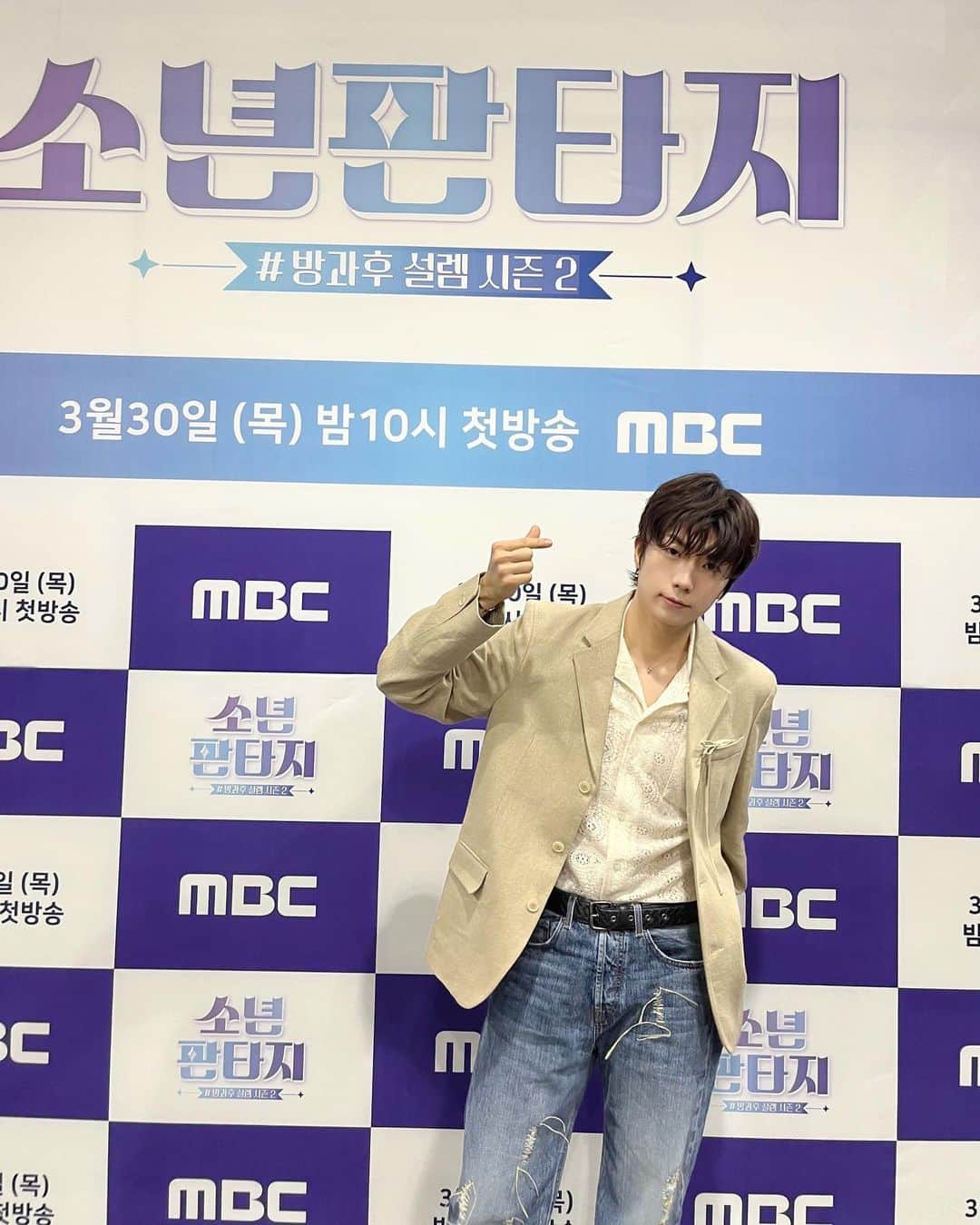 2PMさんのインスタグラム写真 - (2PMInstagram)「장우영 프로듀서님 외모가 소년이고 판타지세요..✨  #MBC #소년판타지 #오늘밤10시  #첫방송 #많관부💙 #레투스타그램」3月30日 19時22分 - real_2pmstagram